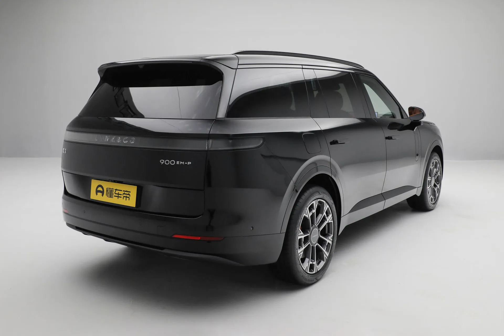  900 2.0T Ultra 6-Seater