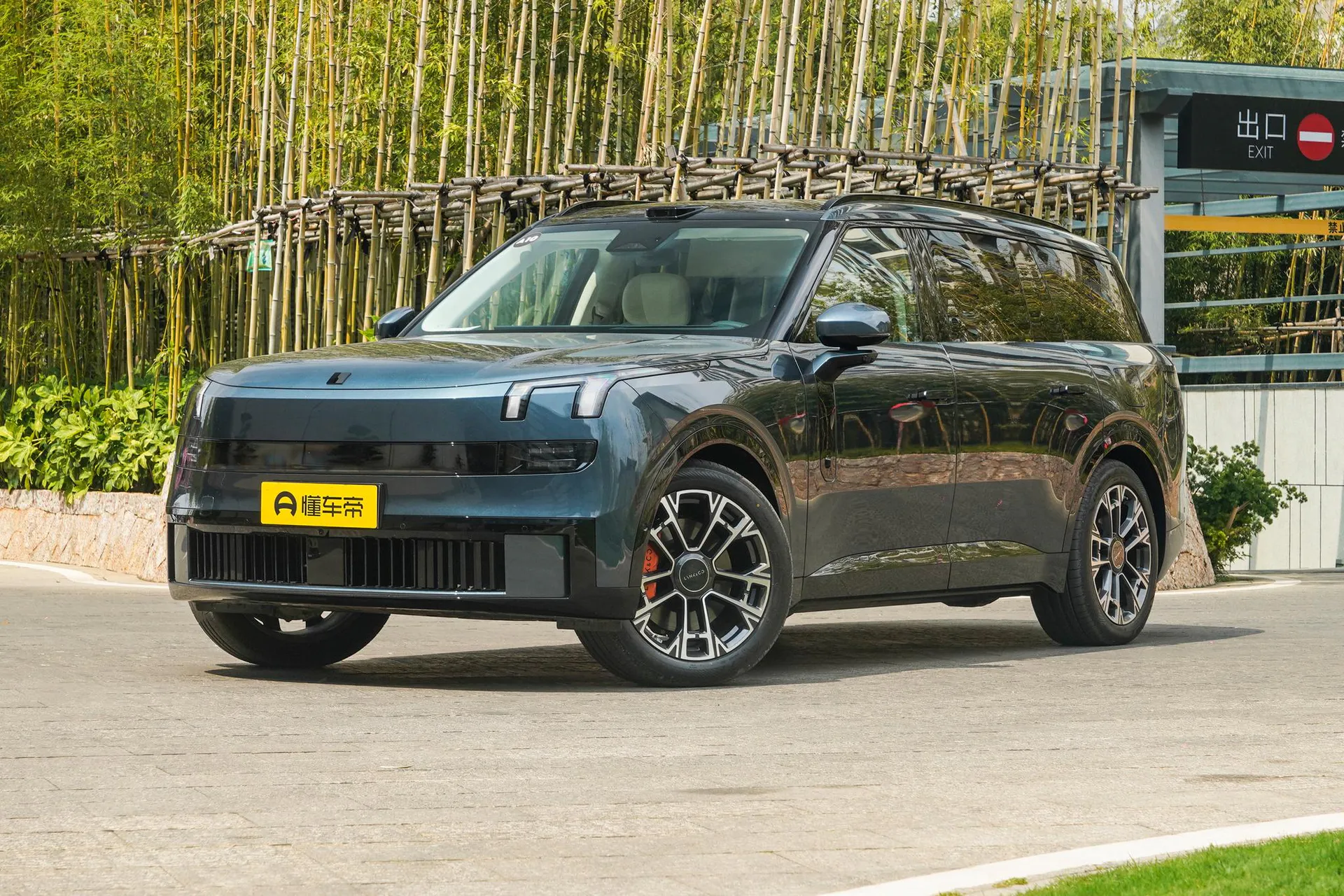  900 2.0T Ultra 6-Seater