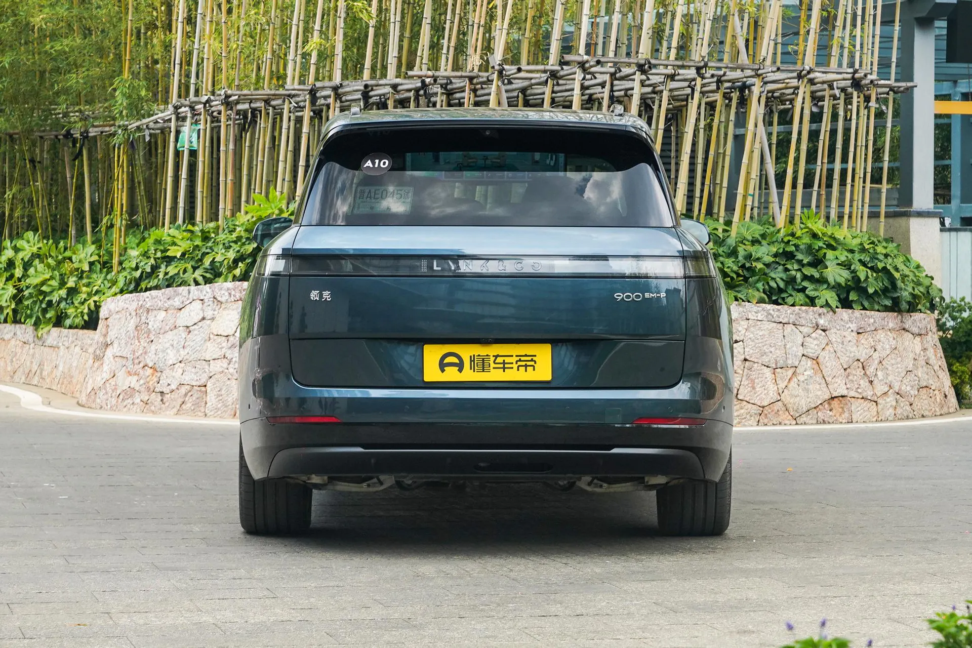  900 2.0T Ultra 6-Seater