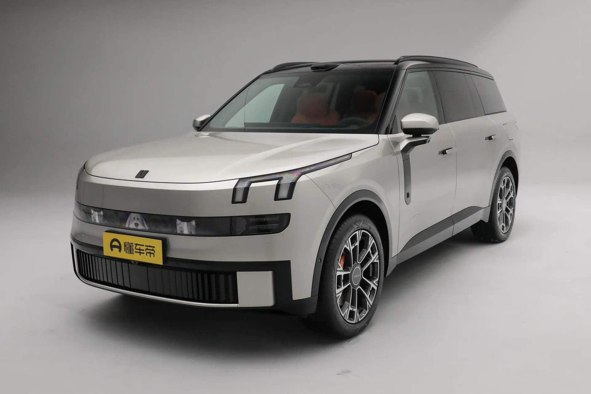  900 2.0T Ultra 6-Seater