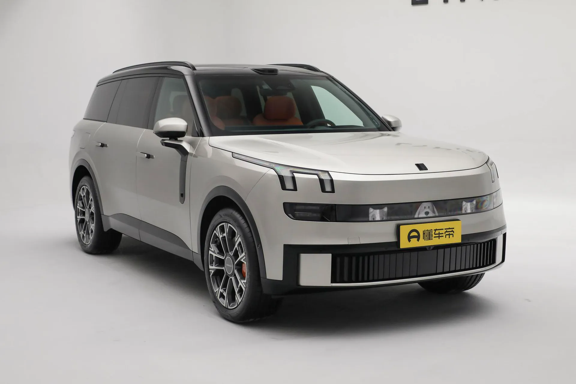  900 2.0T Ultra 6-Seater