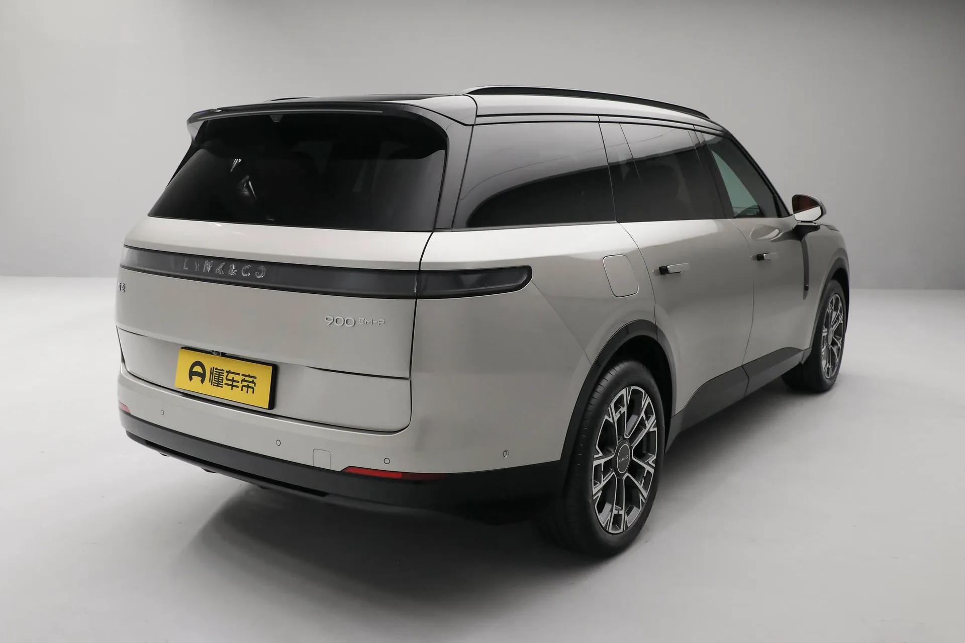  900 2.0T Ultra 6-Seater
