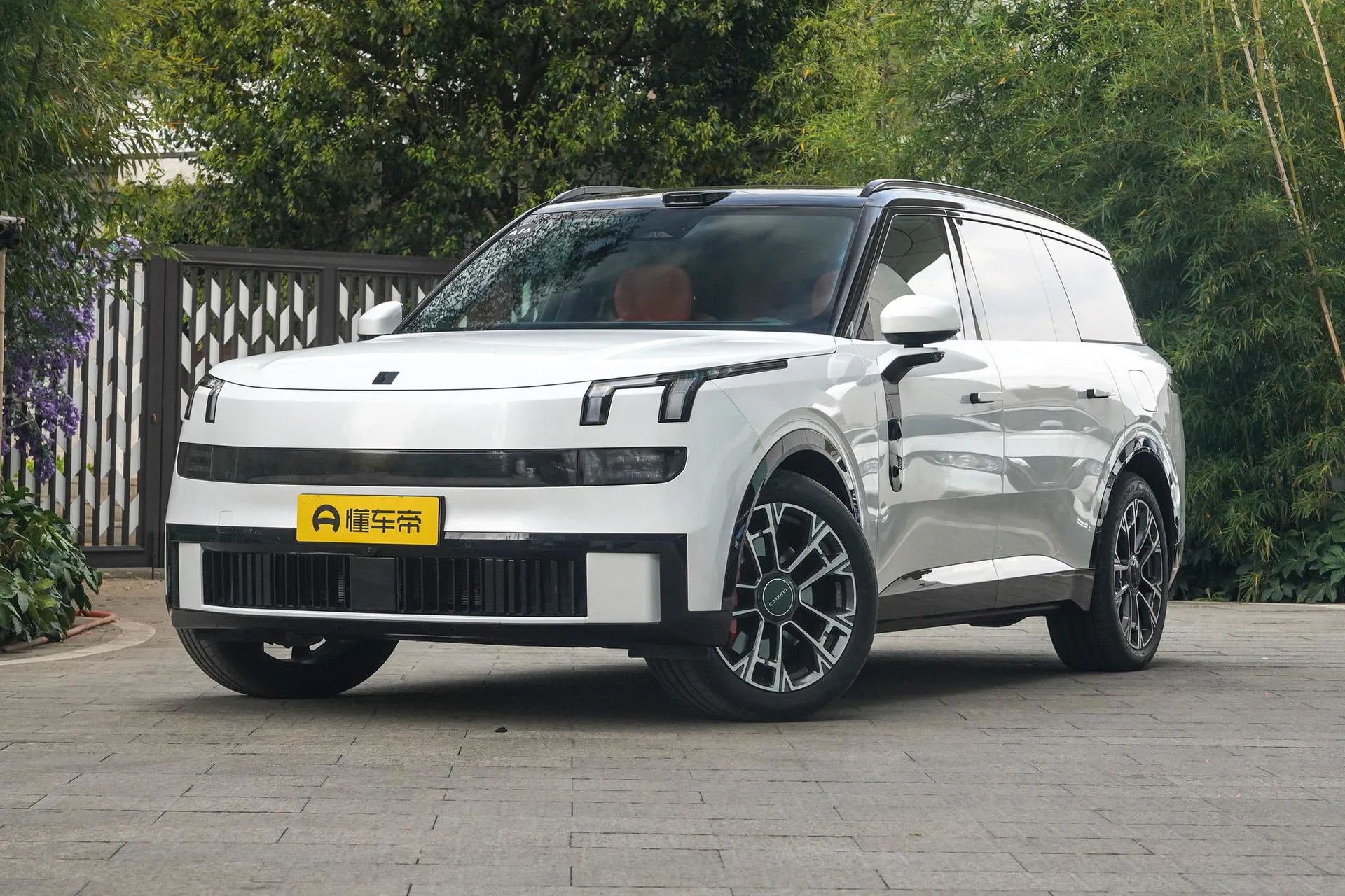  900 2.0T Ultra 6-Seater