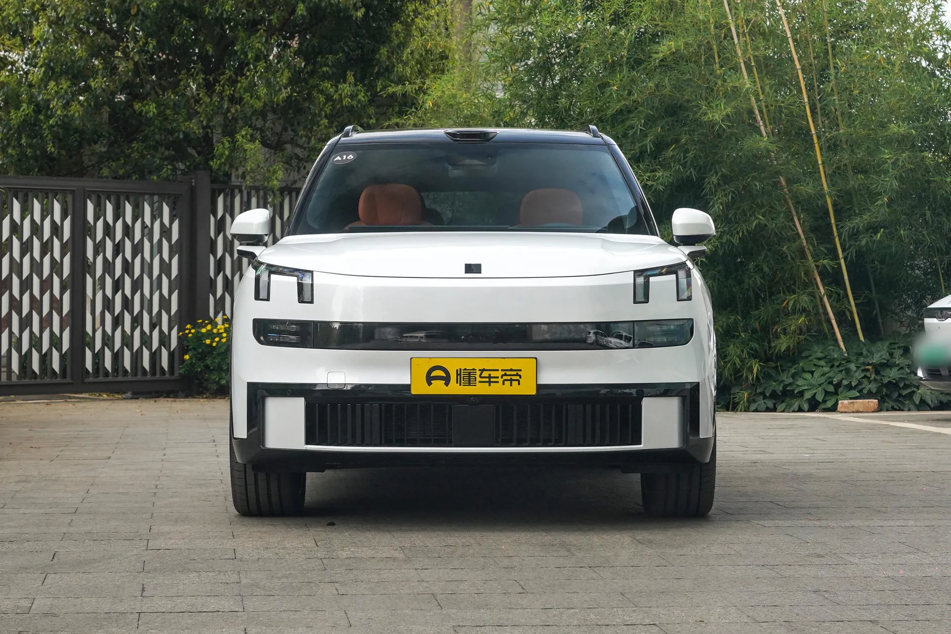  900 2.0T Ultra 6-Seater