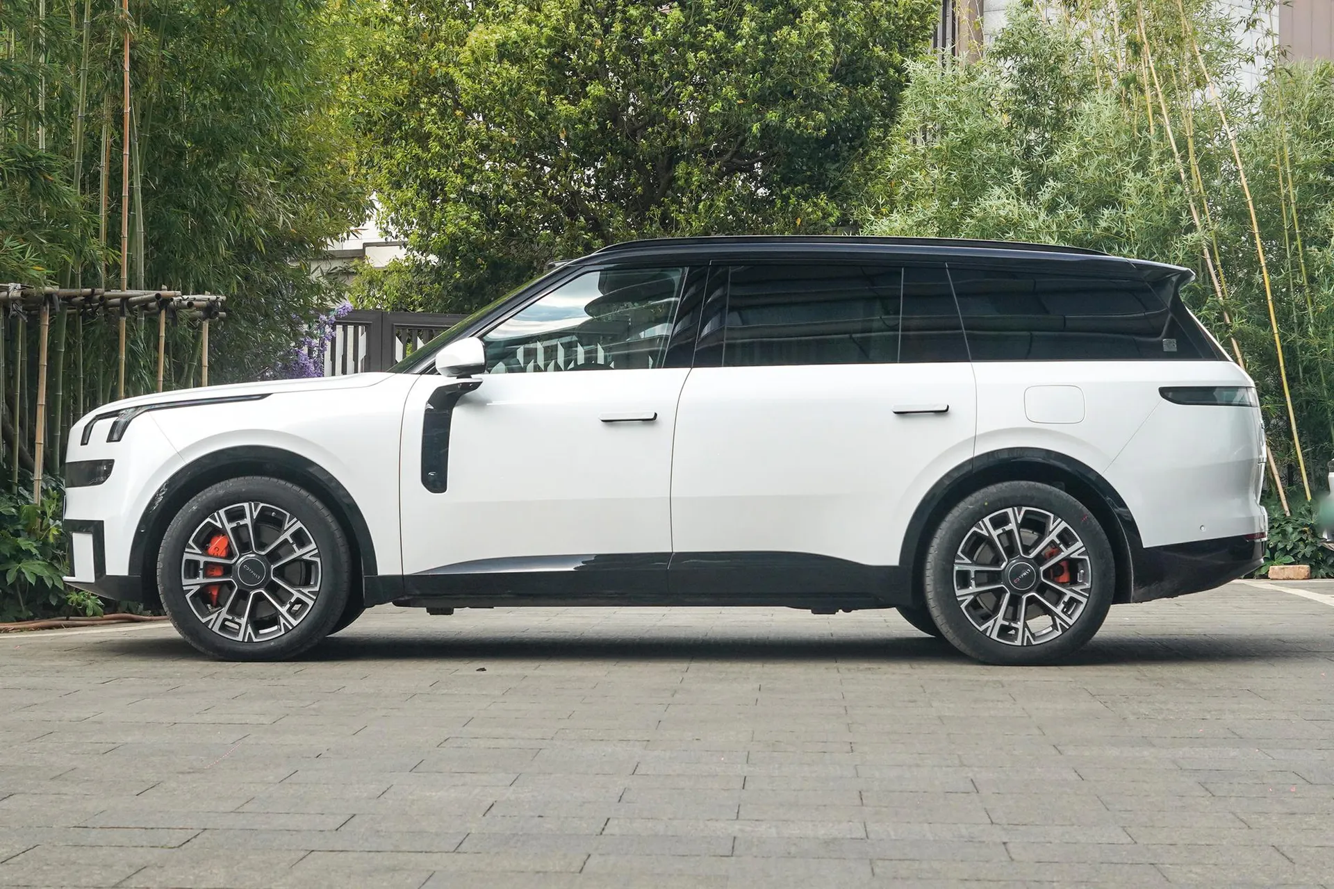  900 2.0T Ultra 6-Seater