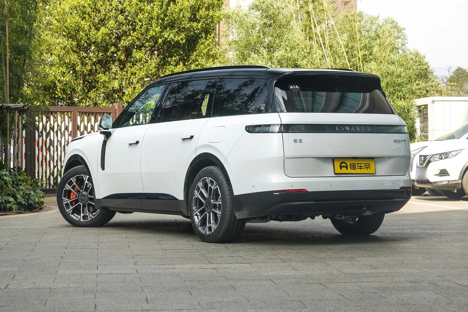  900 2.0T Ultra 6-Seater