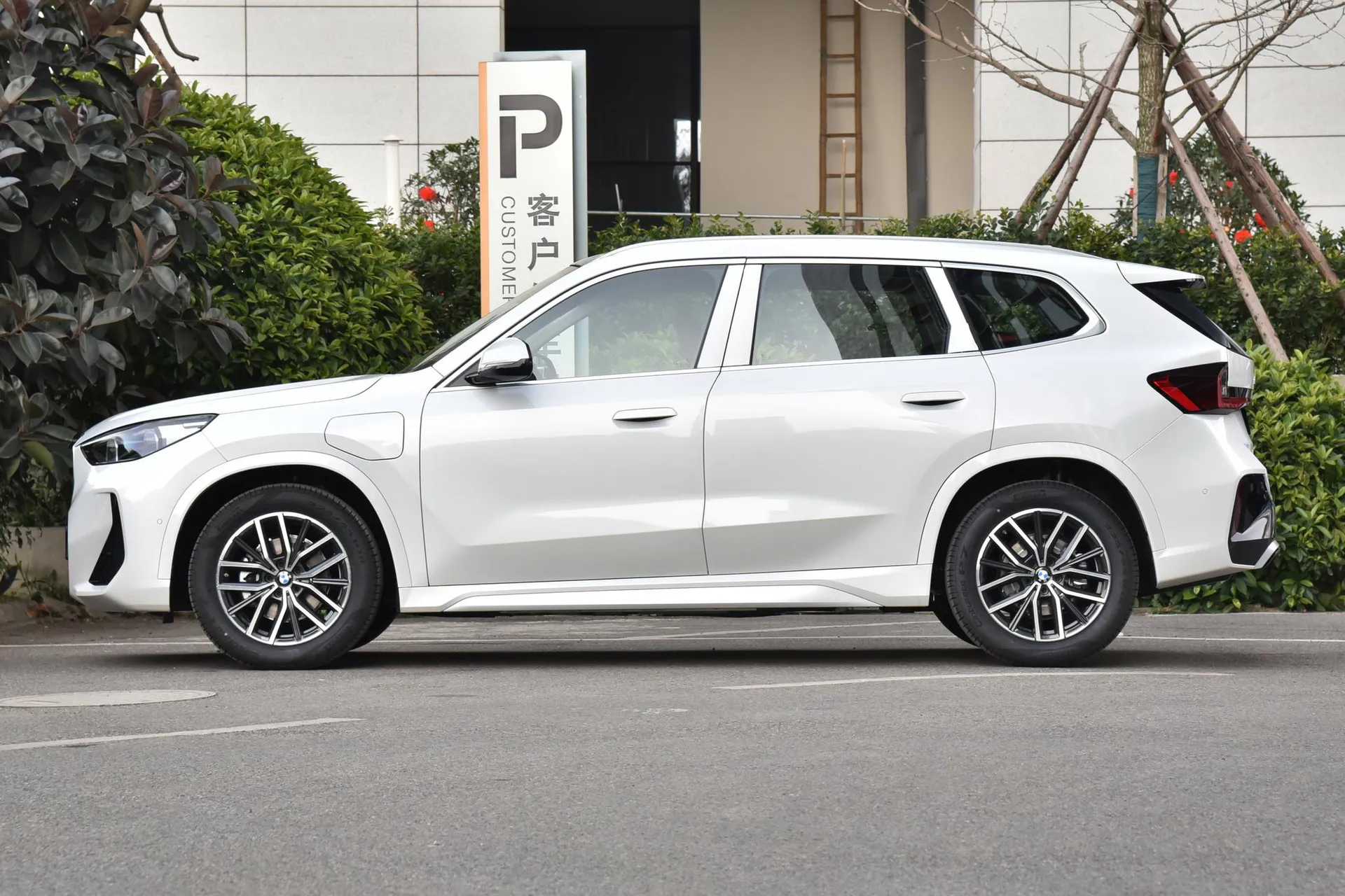  iX1 eDrive 25 L M Sport Package