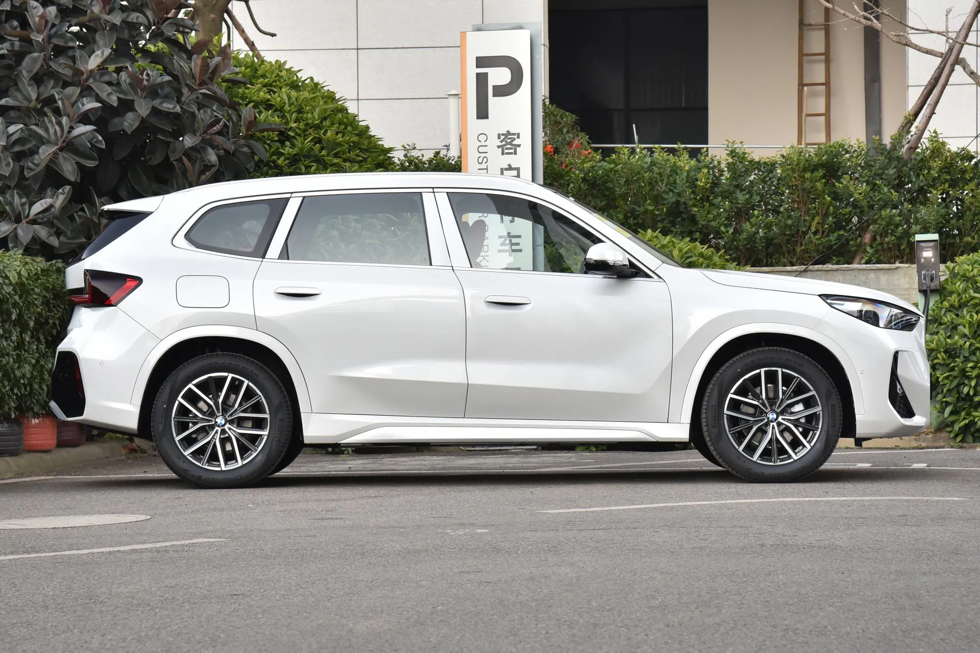  iX1 eDrive 25 L M Sport Package
