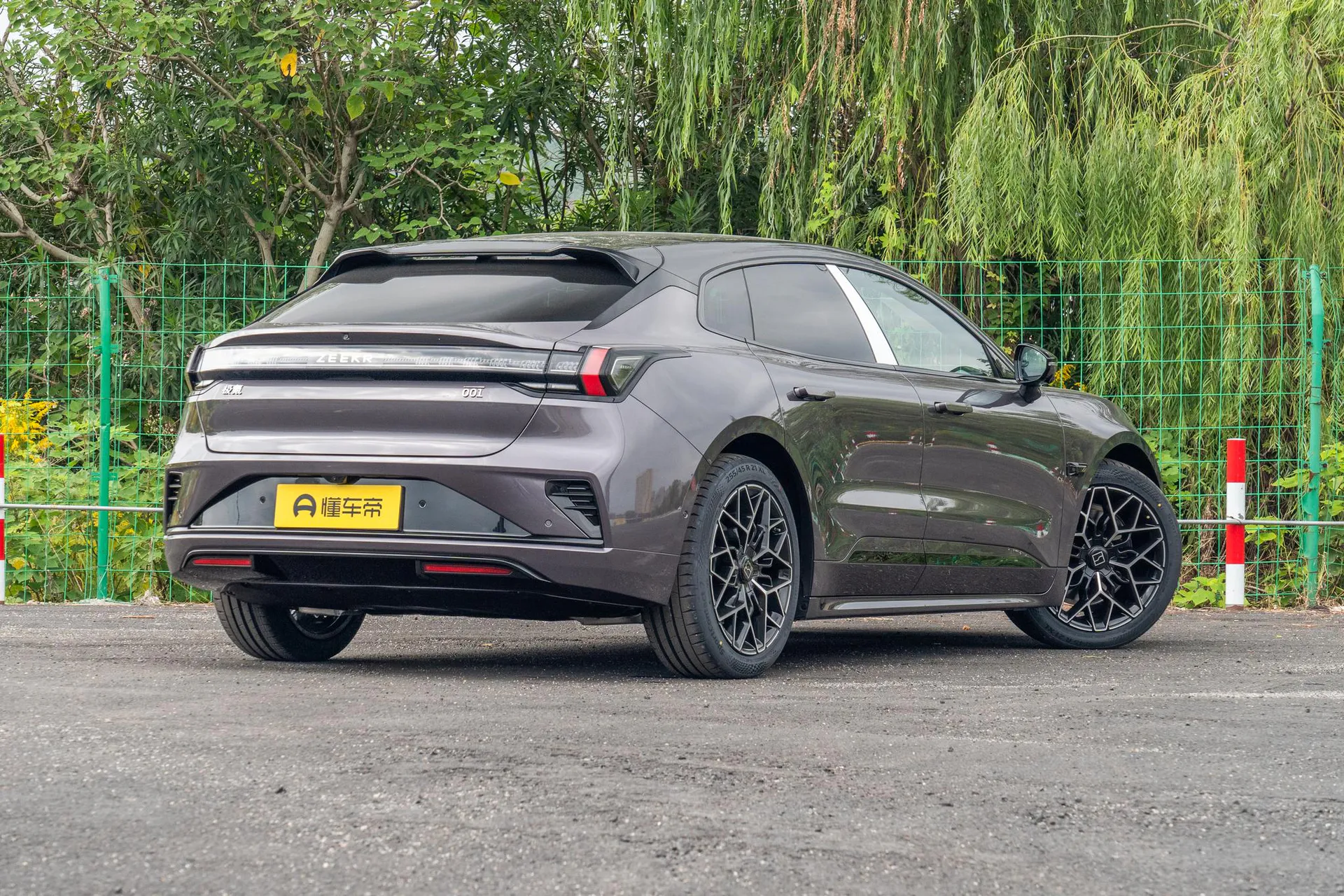  001 Ultra+ 103kWh AWD