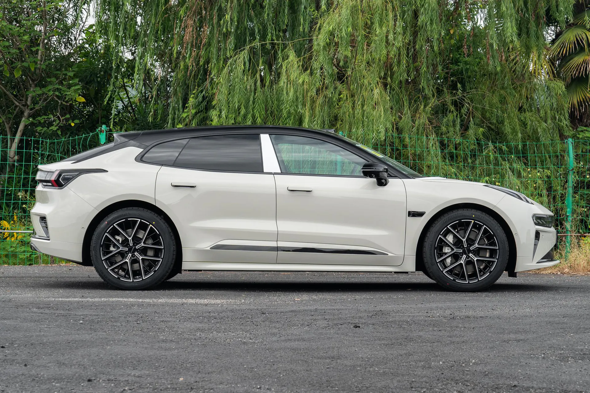  001 Ultra+ 103kWh AWD