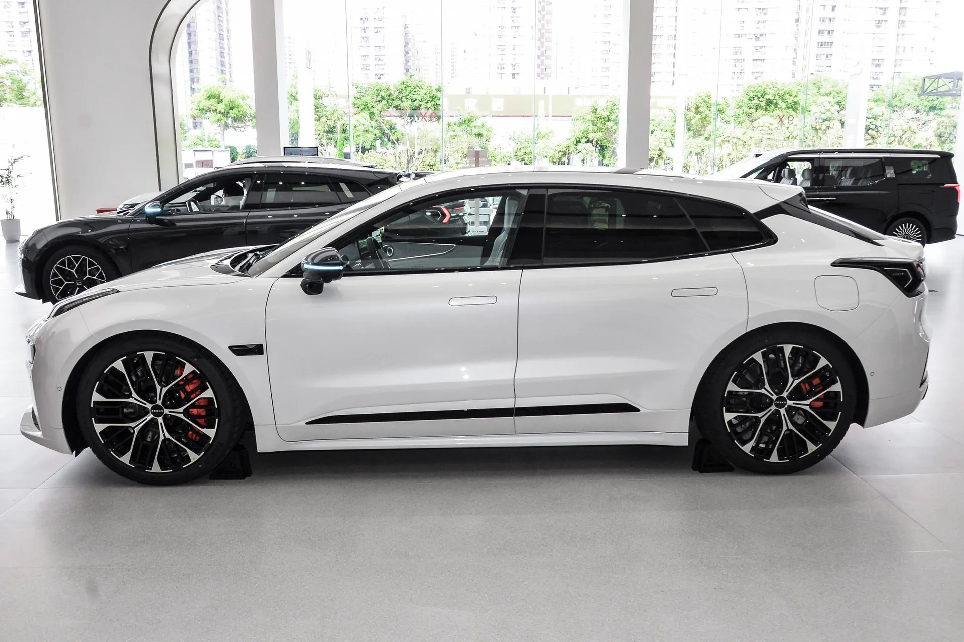  001 Ultra+ 103kWh AWD