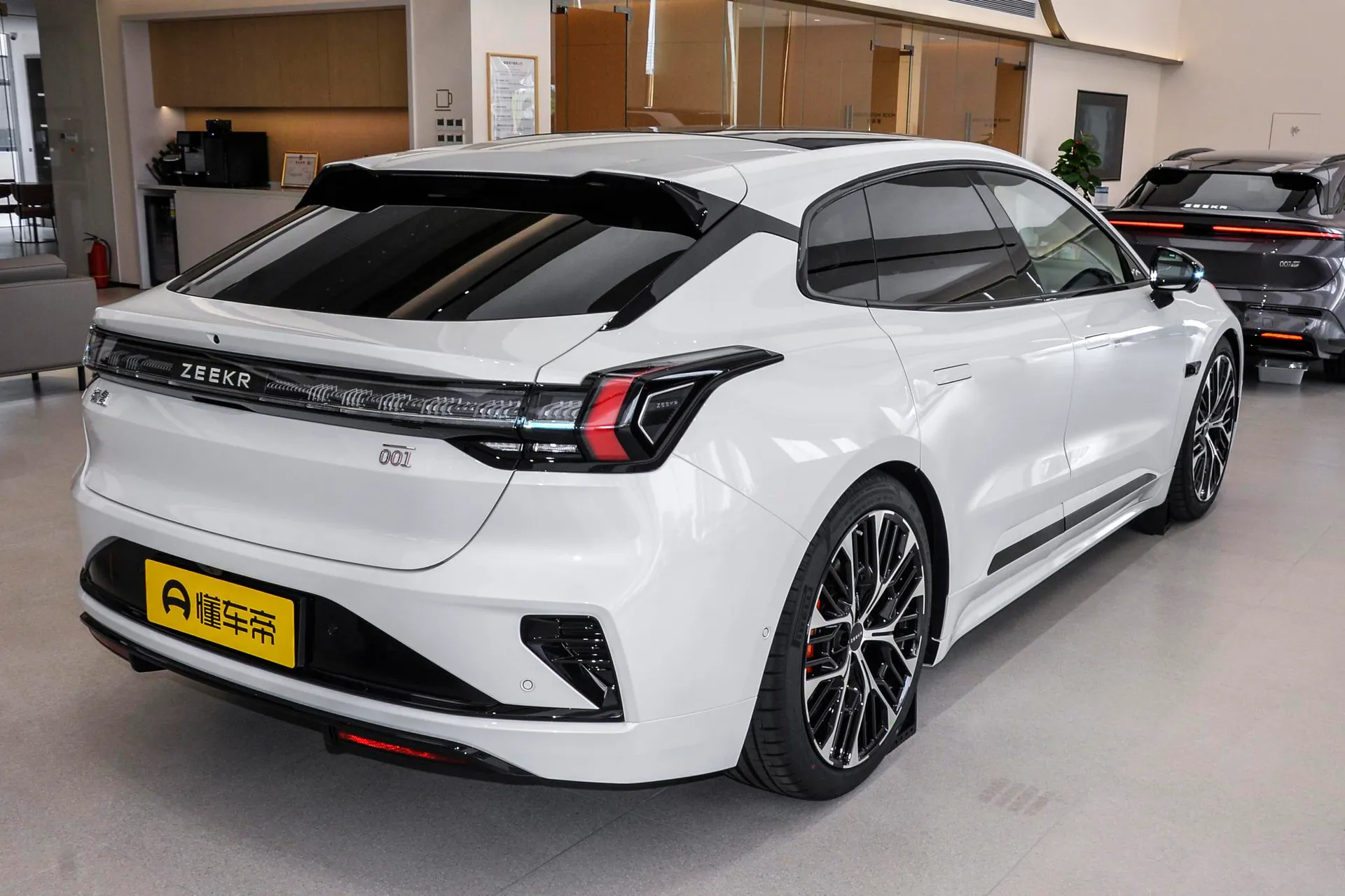  001 Ultra+ 103kWh AWD