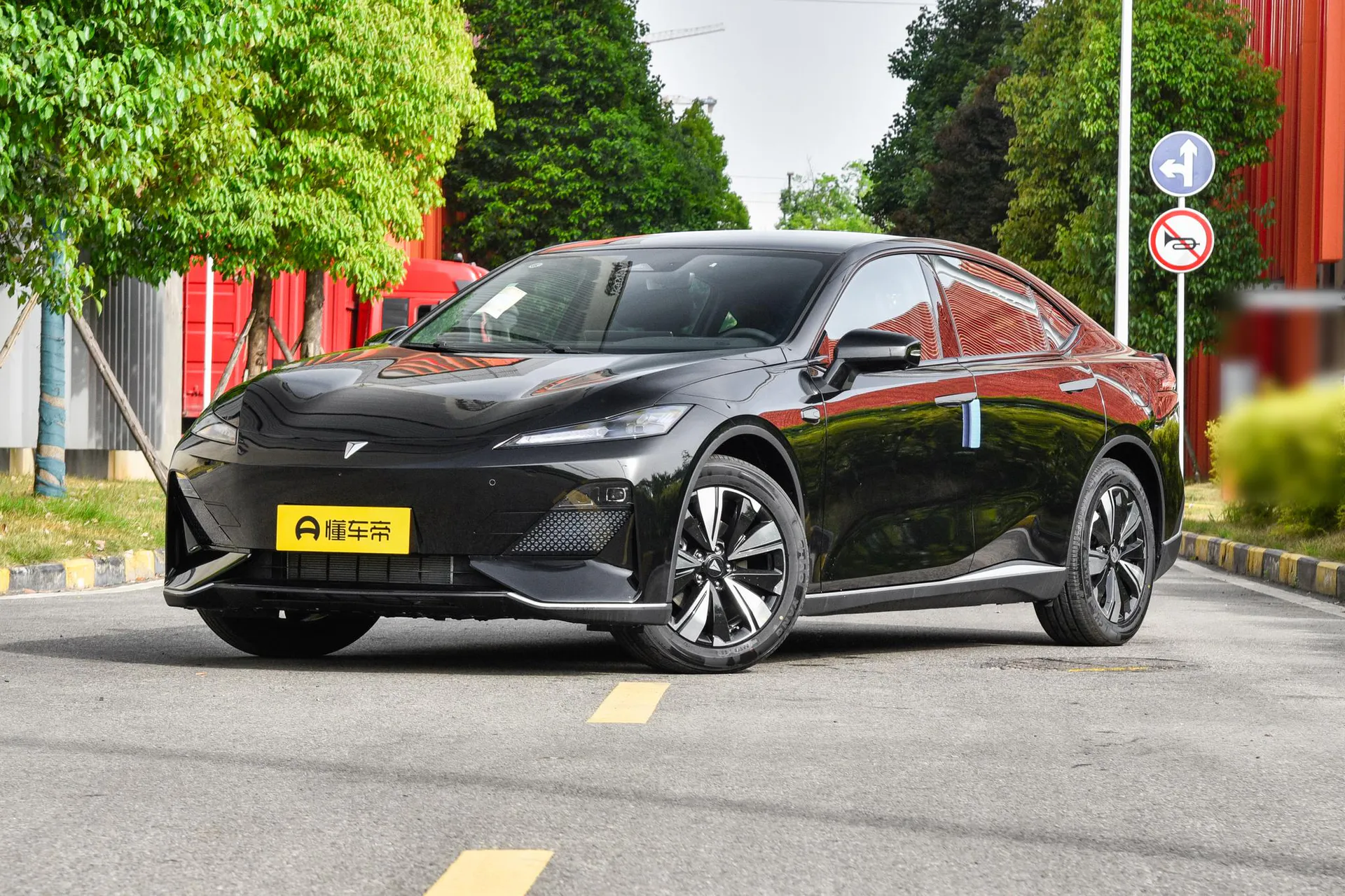 Хэтчбек Deepal SL03 Facelift 140 (2025)