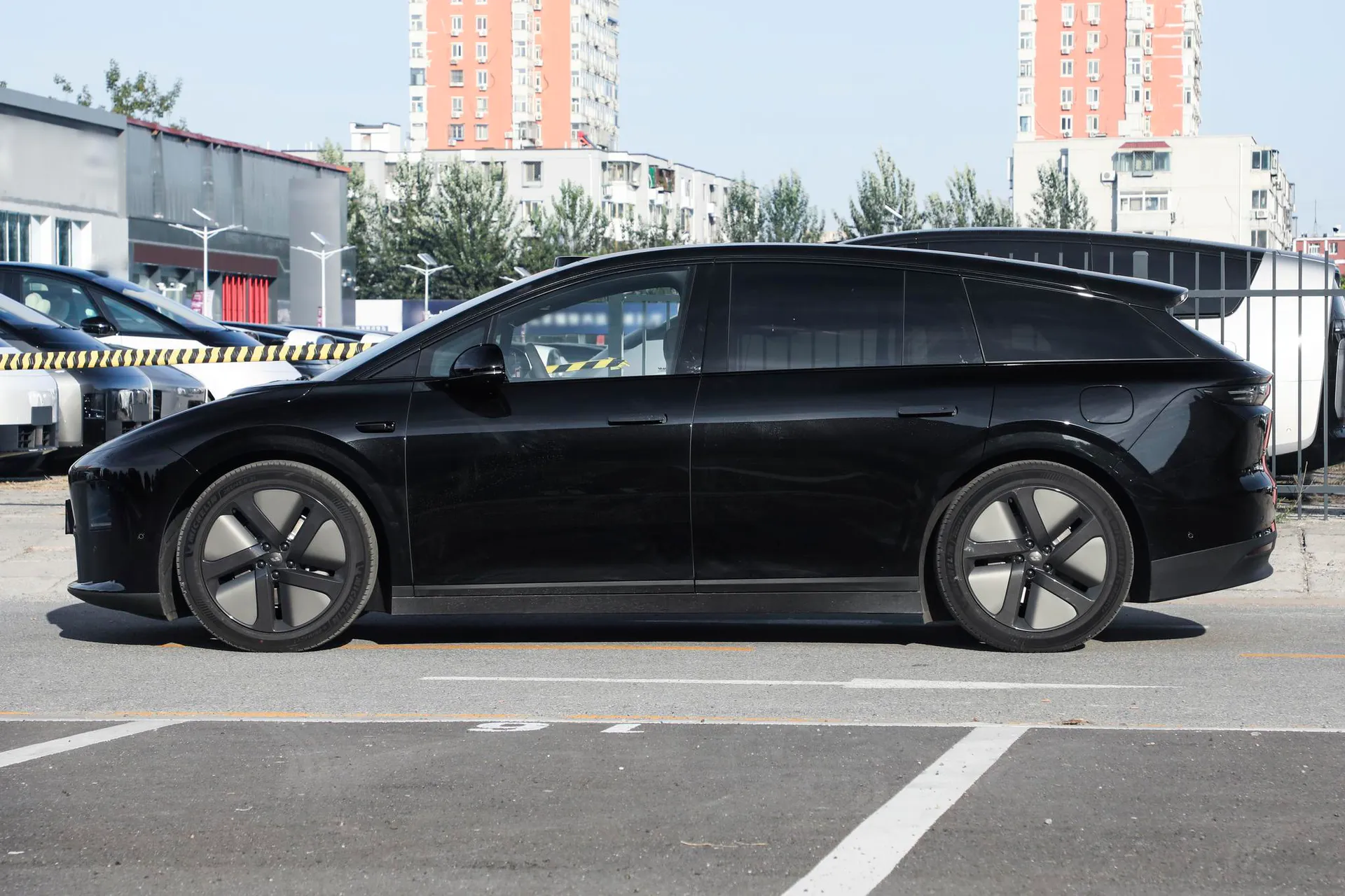  i6 AWD Standard