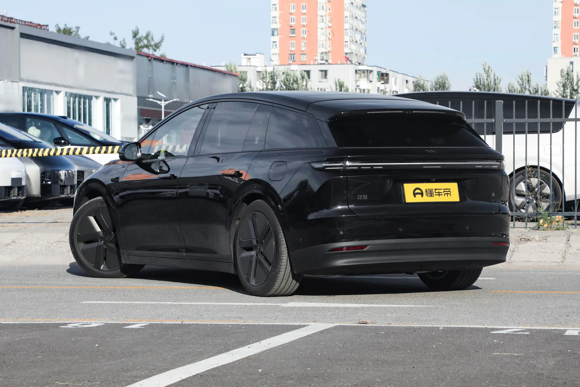  i6 AWD Standard