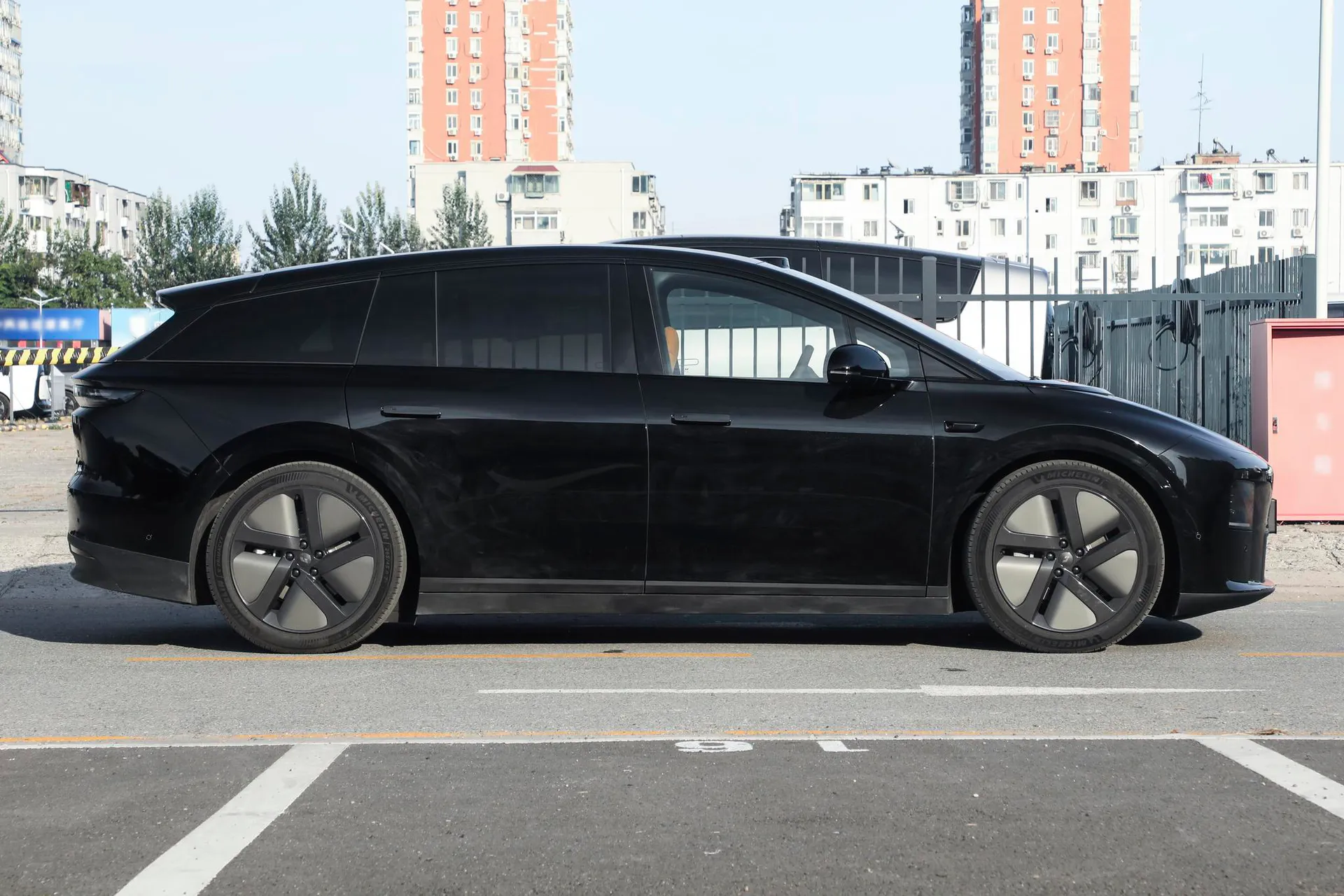  i6 AWD Standard