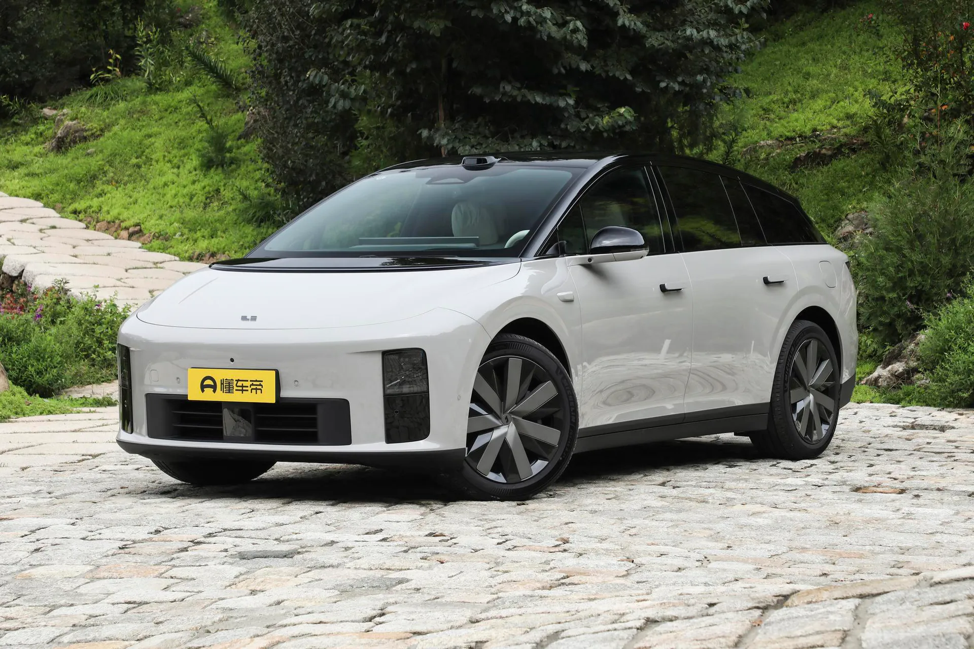  i6 AWD Standard