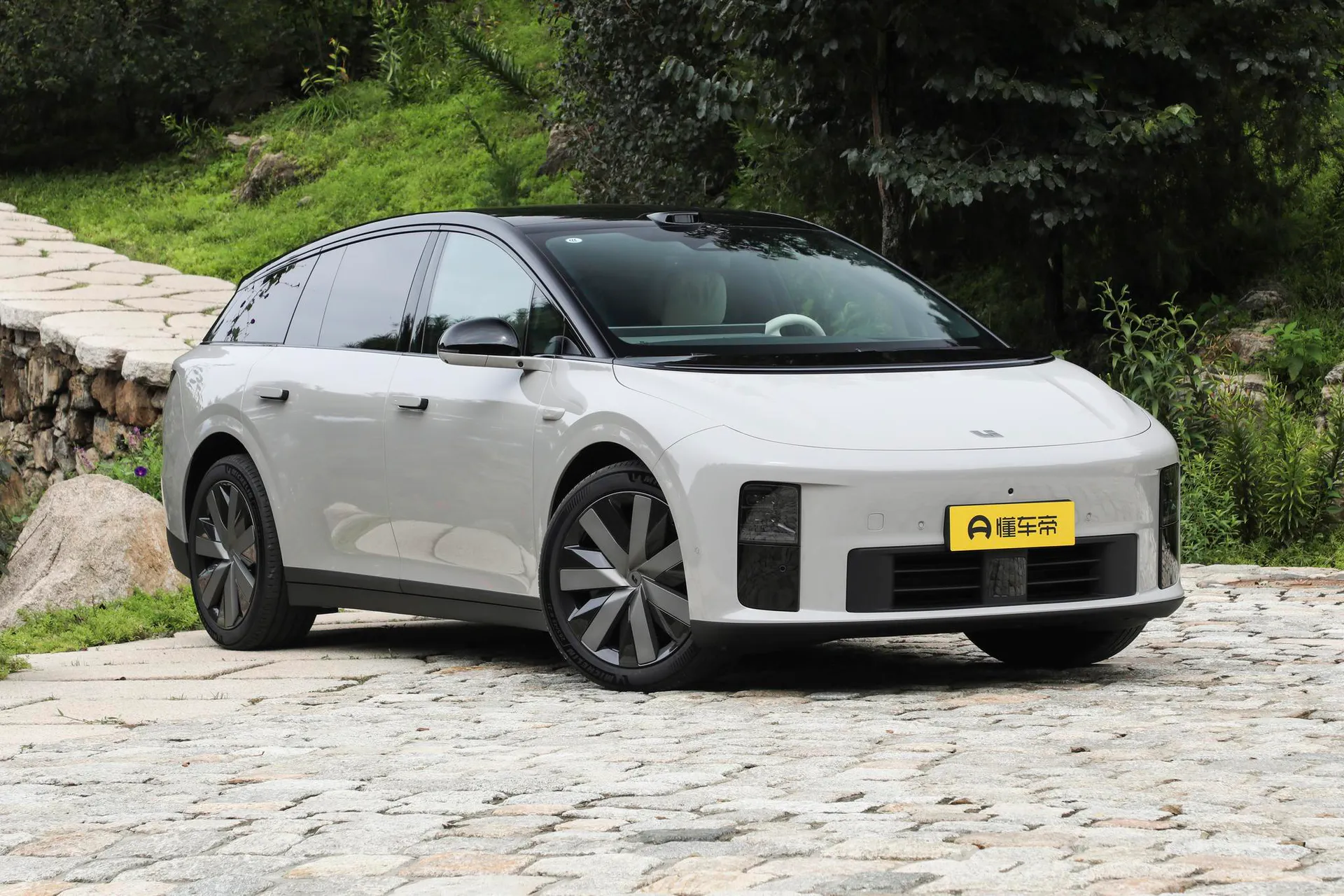  i6 AWD Standard