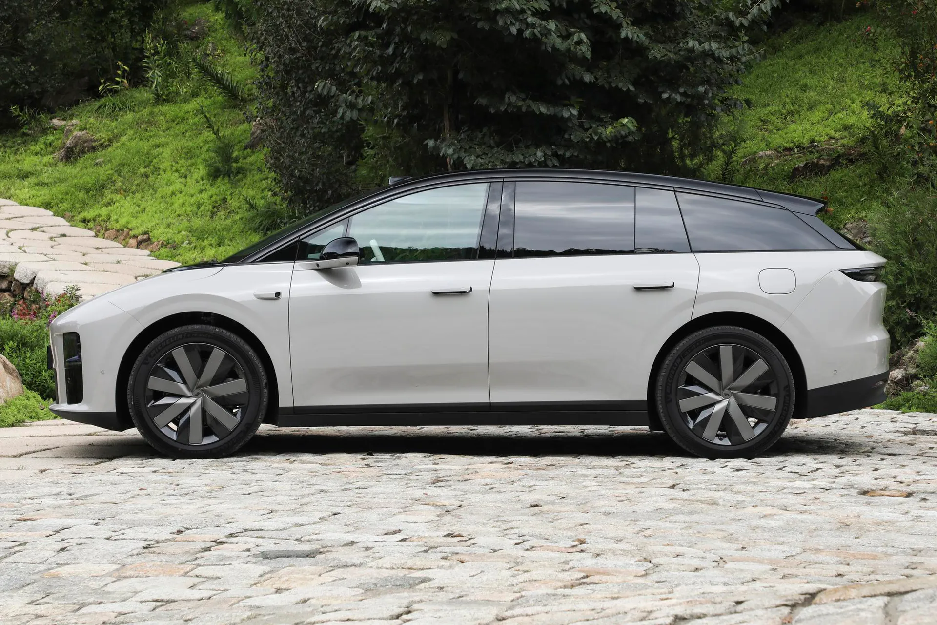  i6 AWD Standard