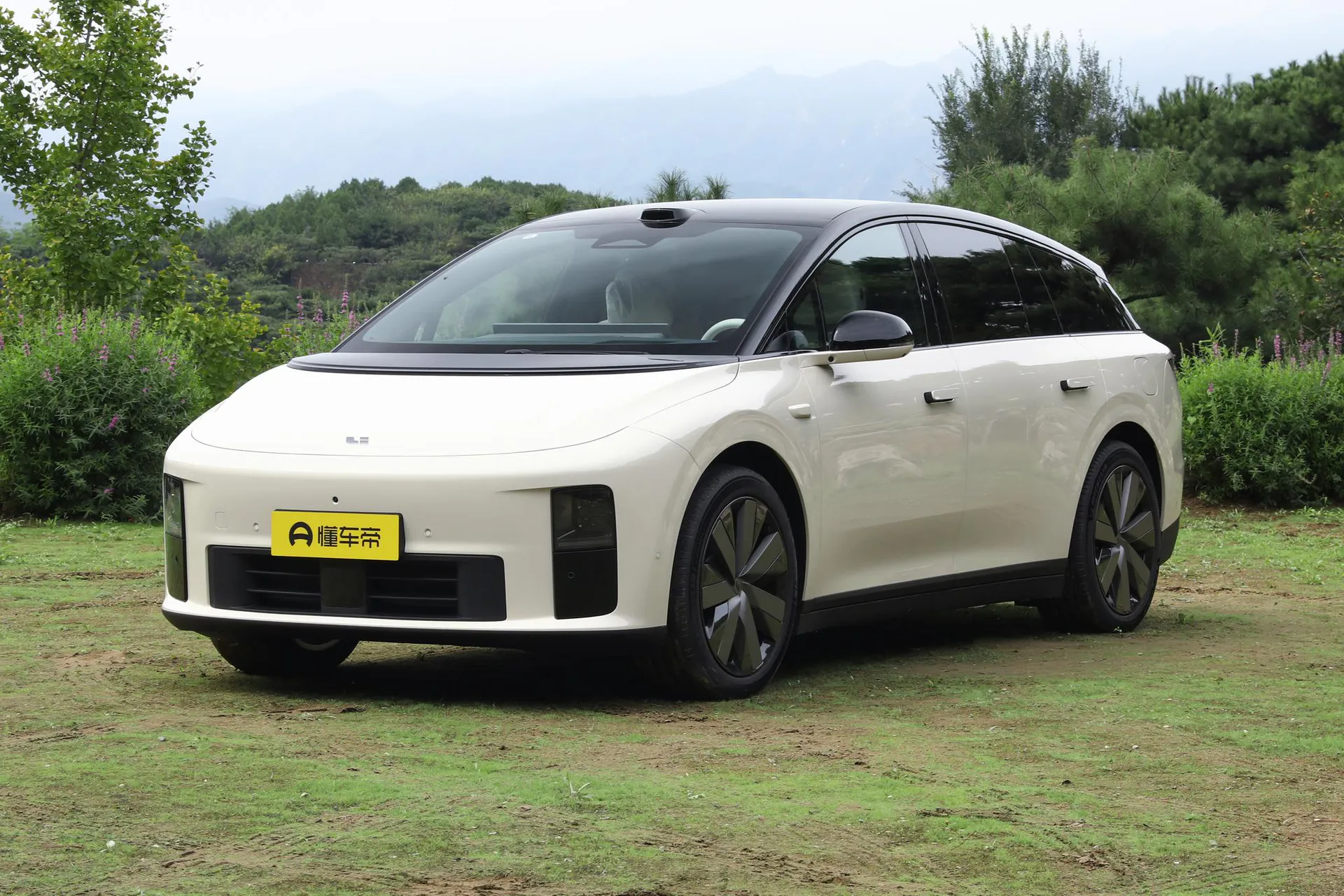  i6 AWD Standard