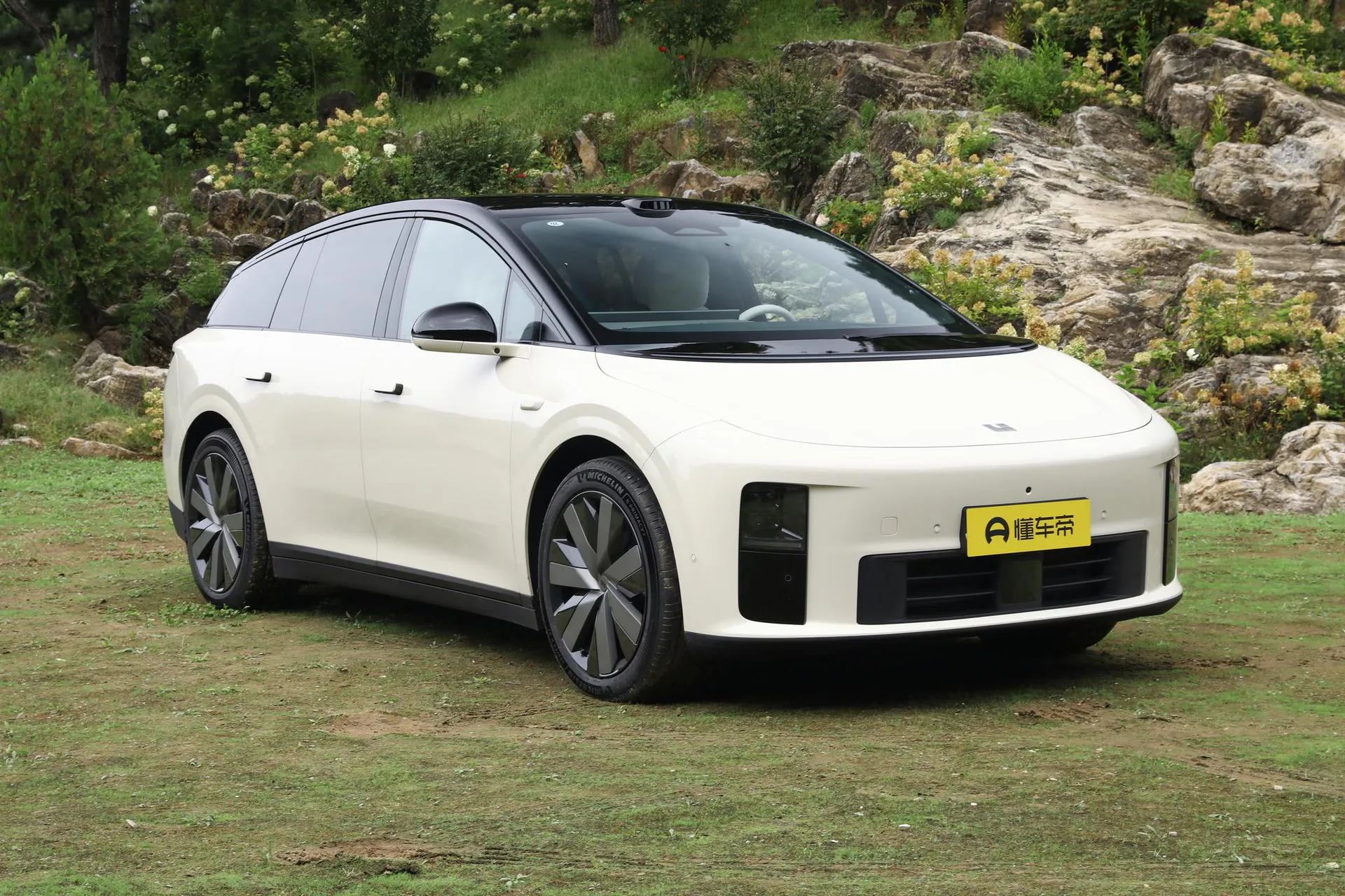  i6 AWD Standard