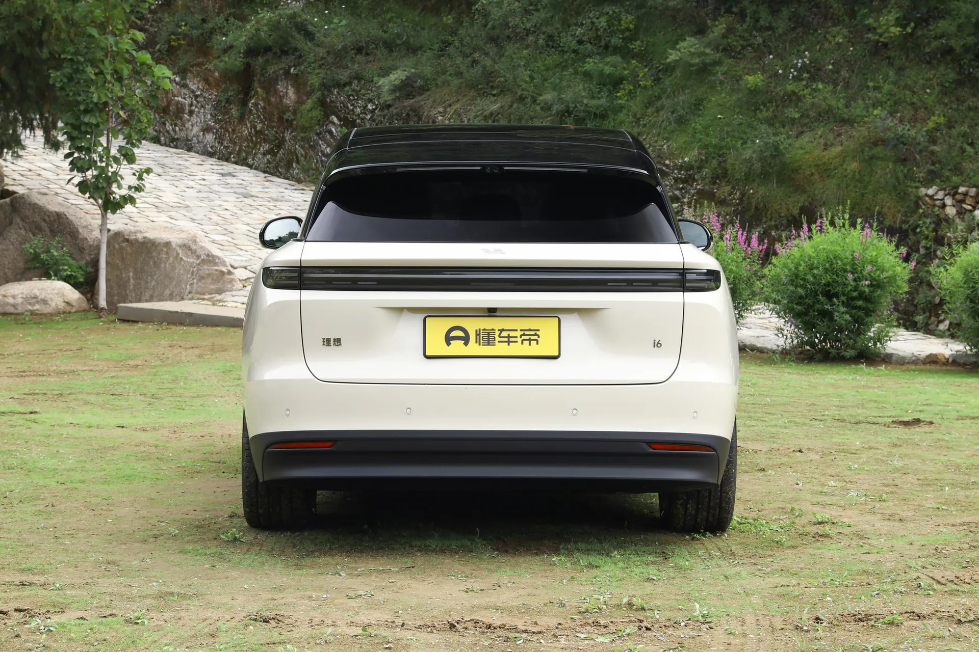  i6 AWD Standard