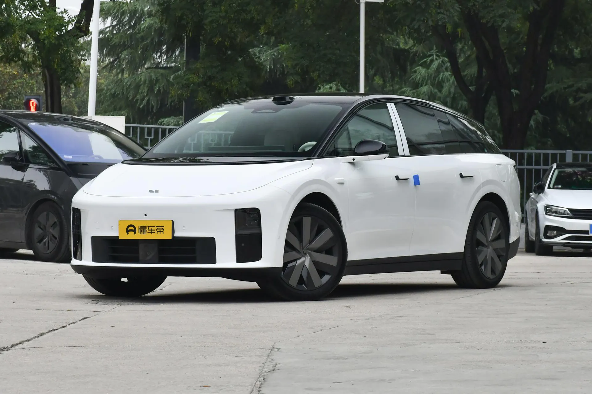  i6 AWD Standard