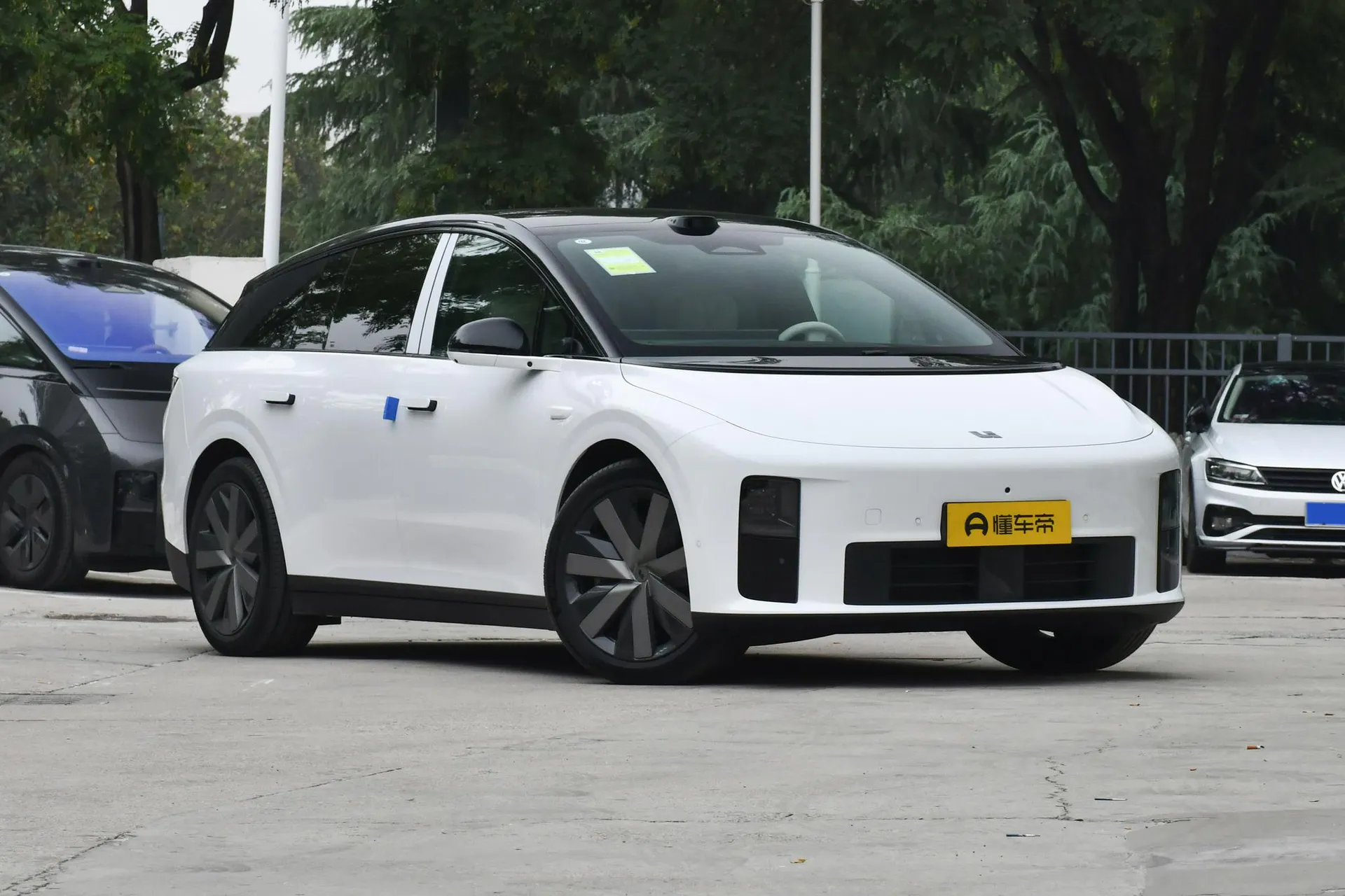 i6 AWD Standard