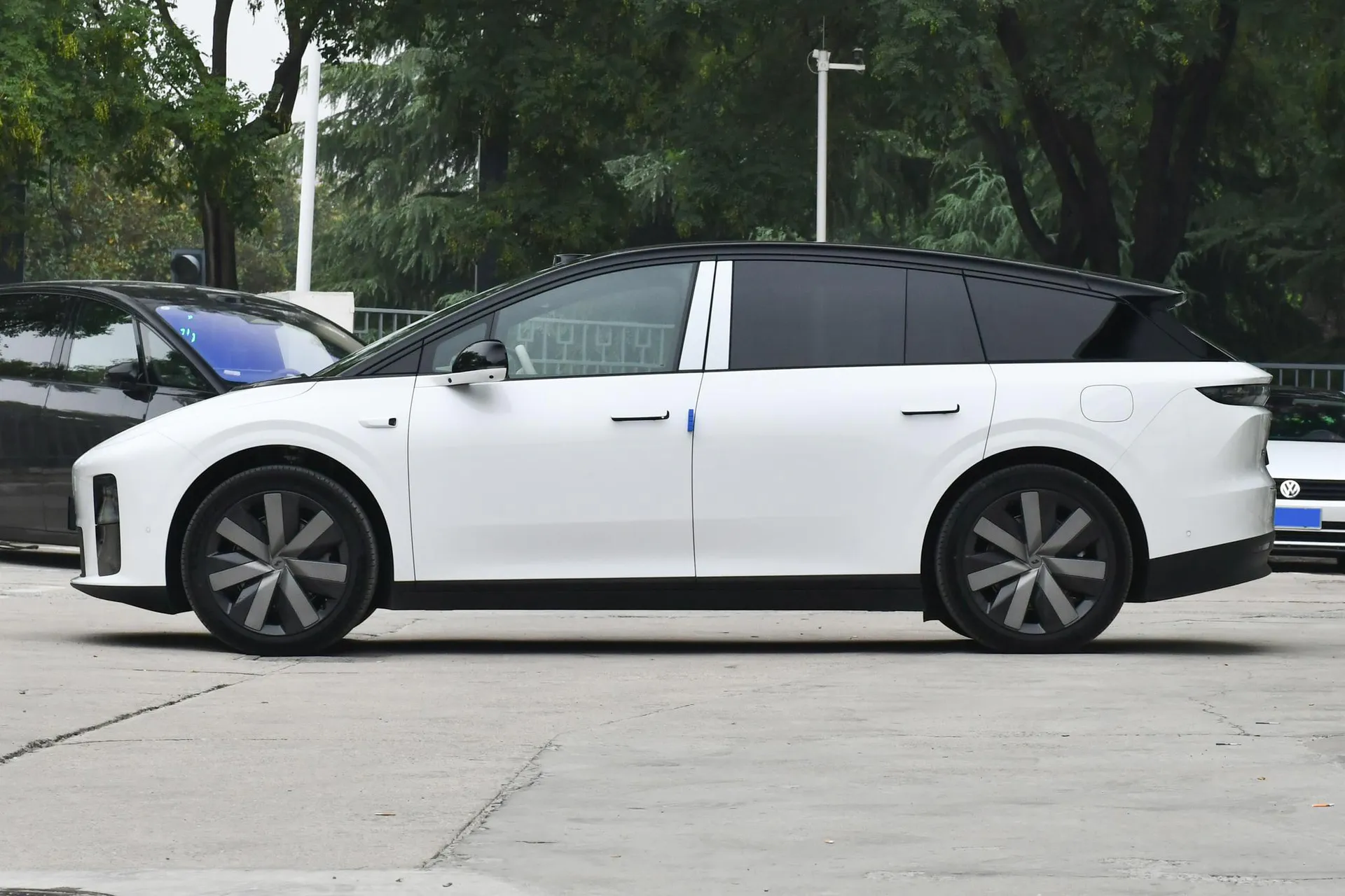  i6 AWD Standard
