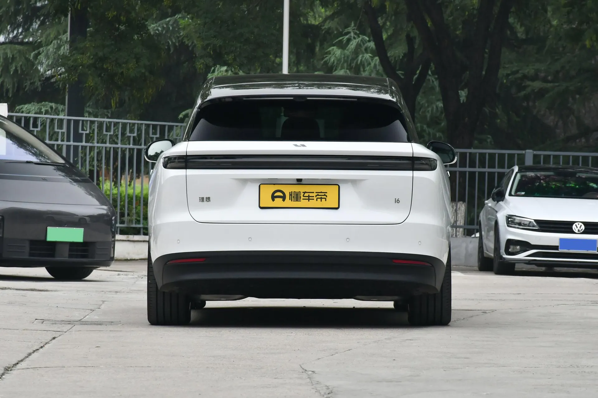  i6 AWD Standard