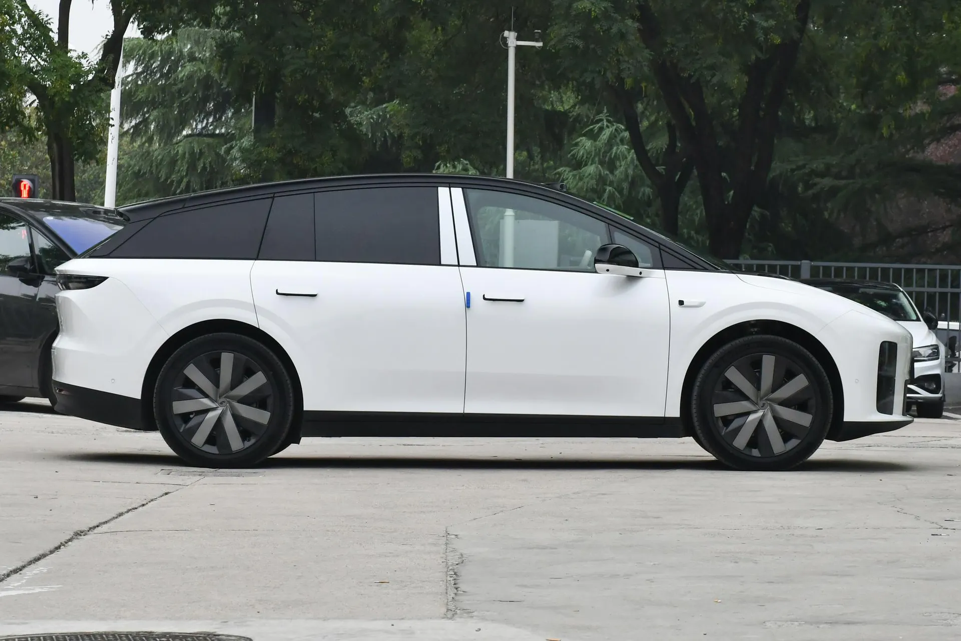 i6 AWD Standard
