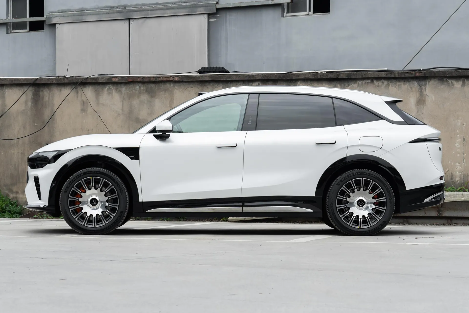  7X 103kWh AWD Ultra