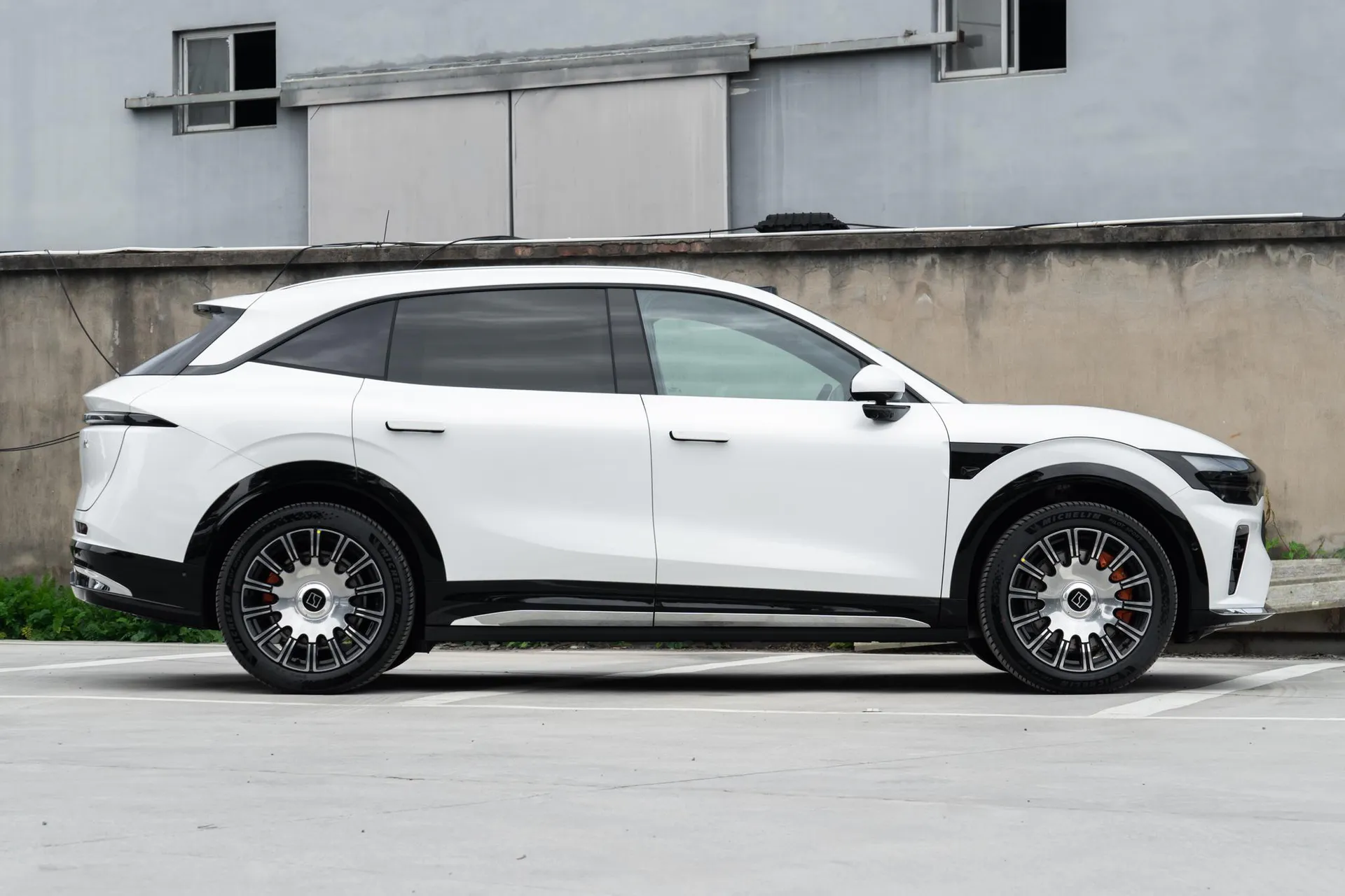  7X 103kWh AWD Ultra