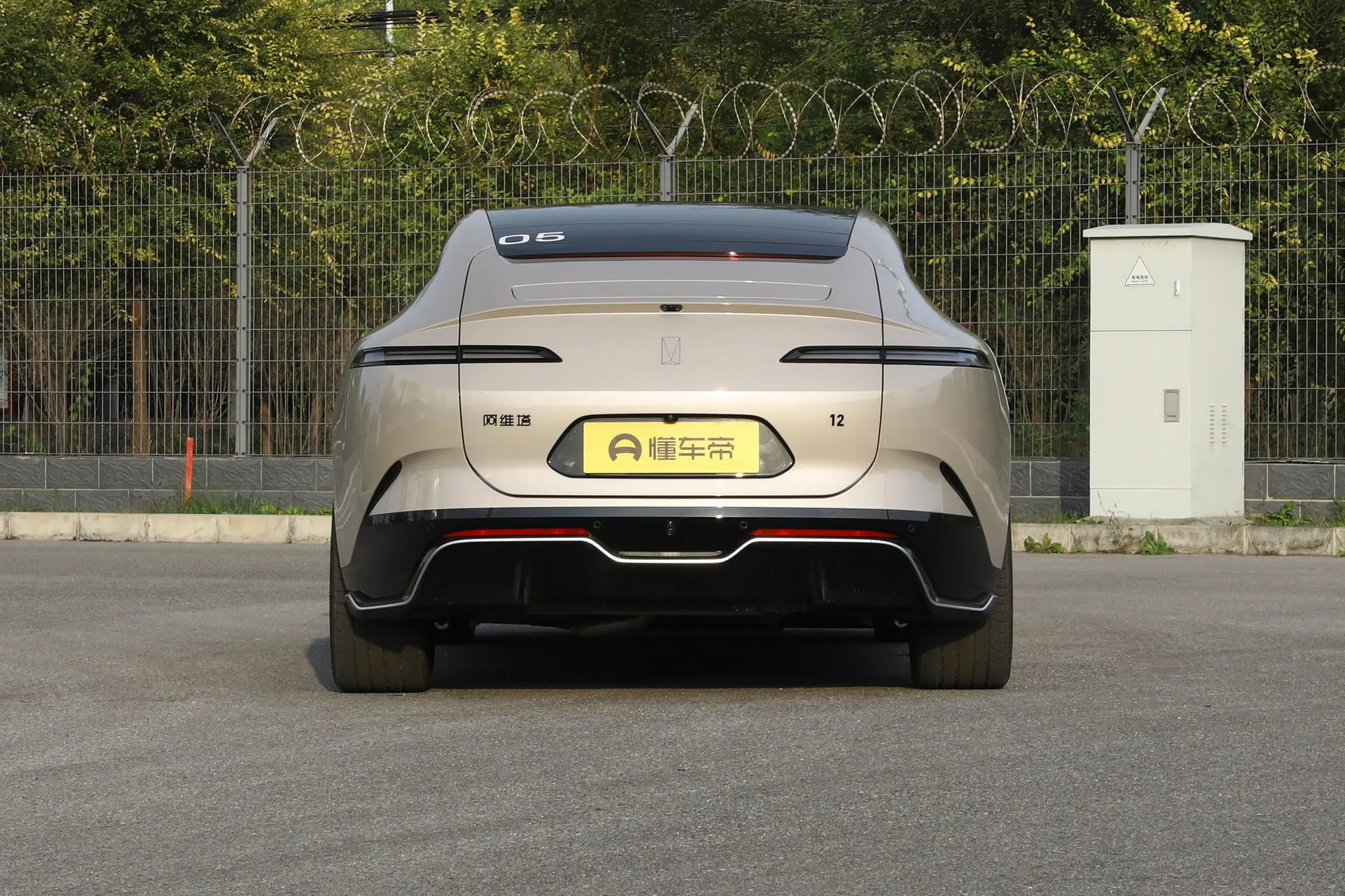  12 Ultra RWD