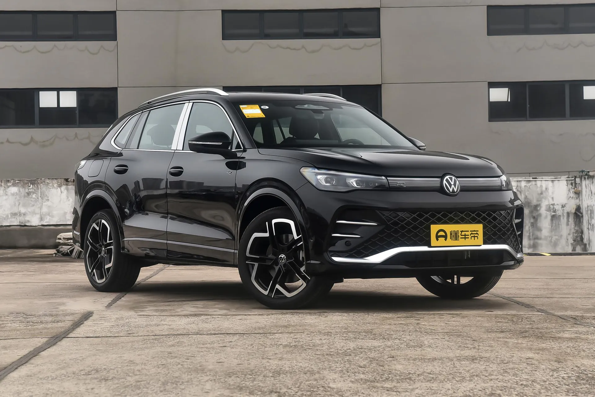  Tiguan L Pro 380 TSI AWD R-Line Smart Premium