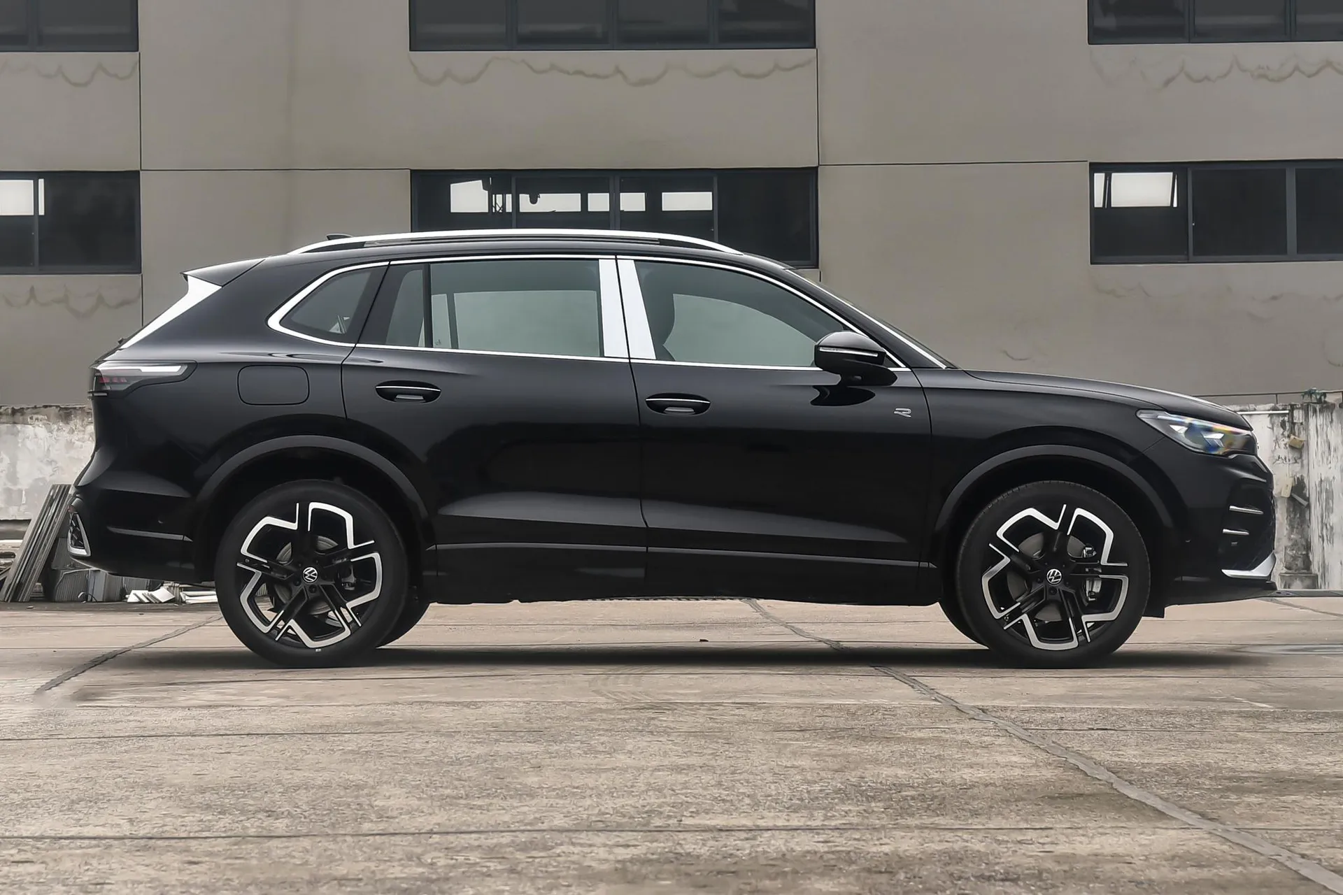  Tiguan L Pro 380 TSI AWD R-Line Smart Premium