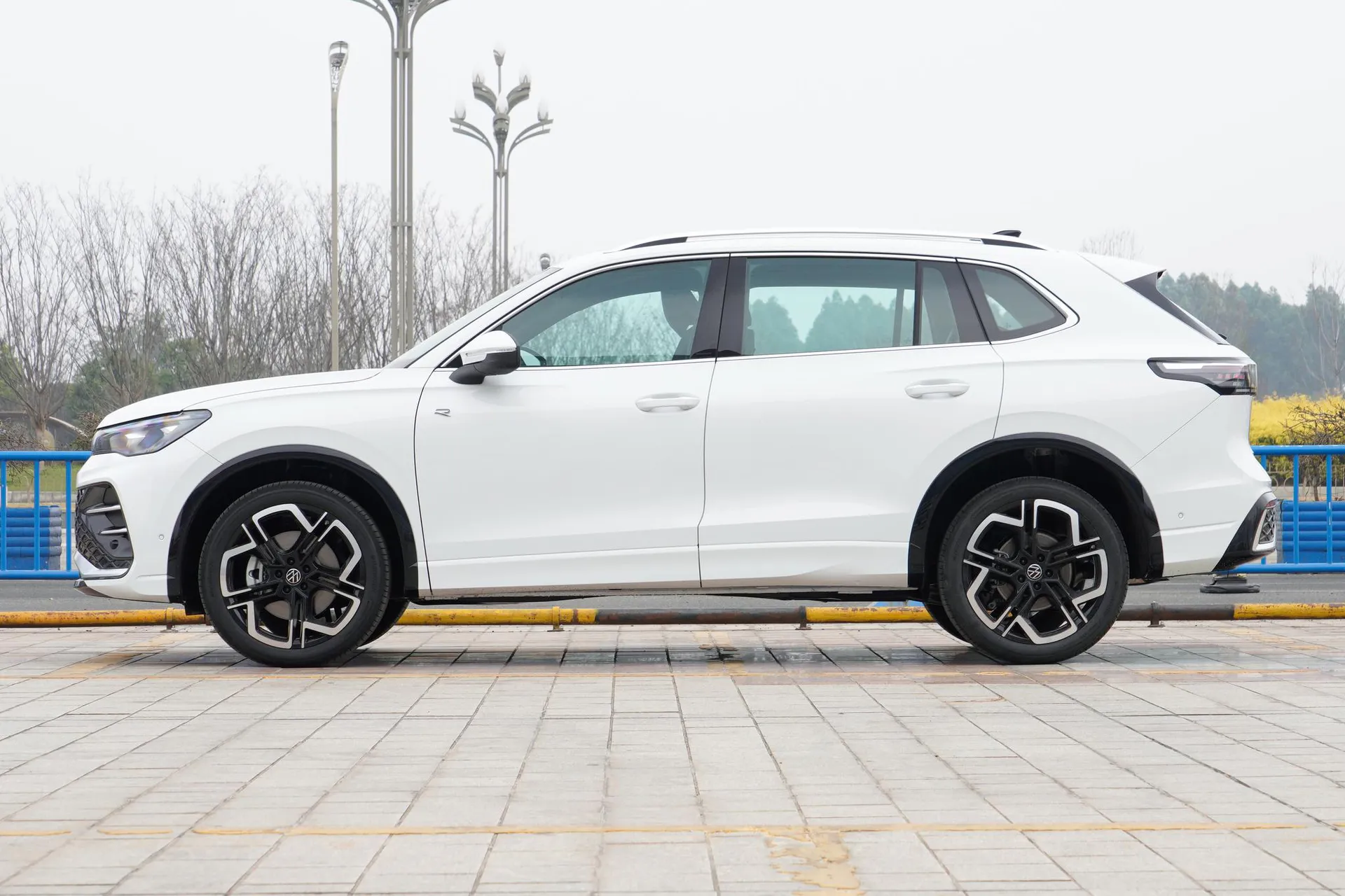  Tiguan L Pro 380 TSI AWD R-Line Smart Premium