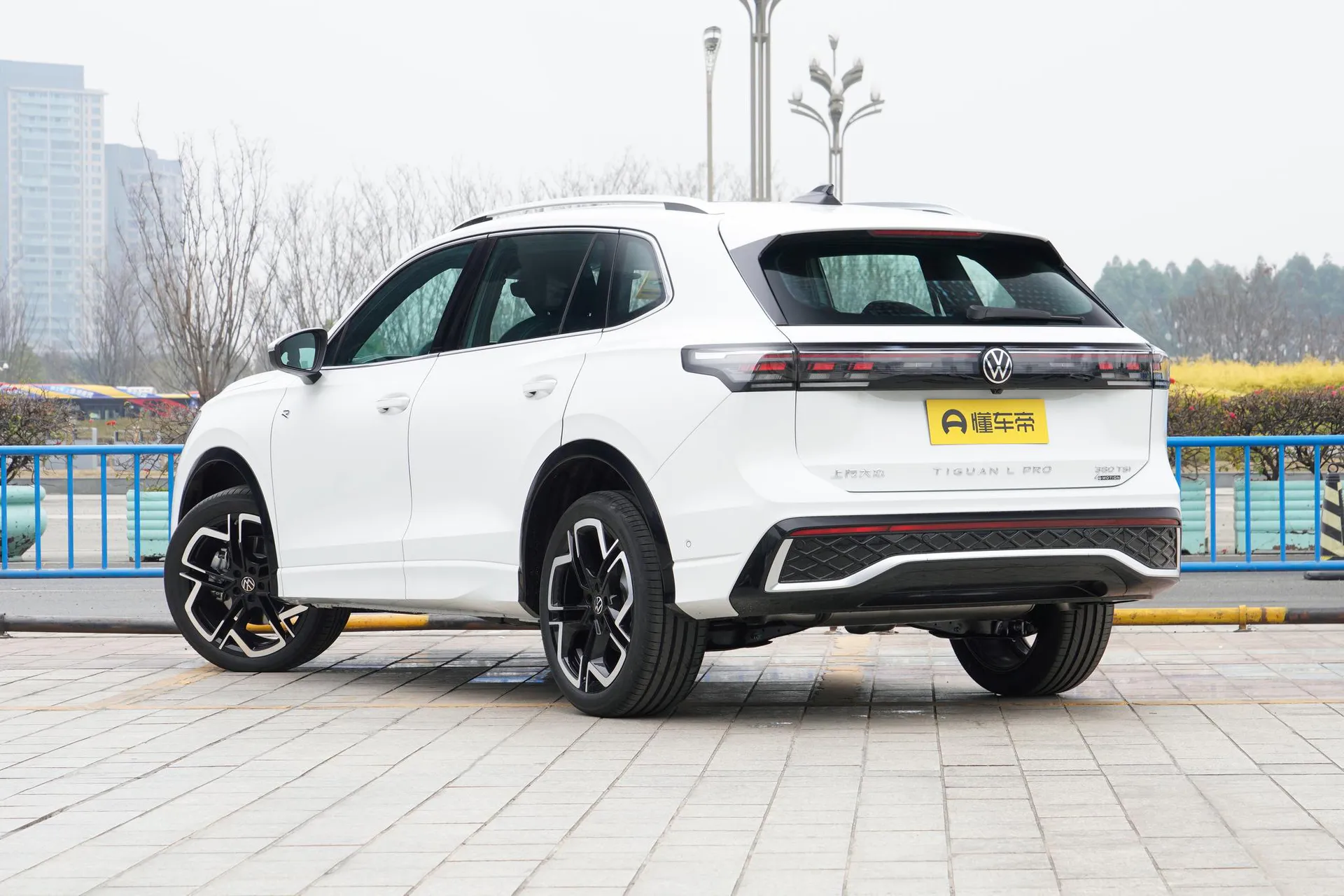  Tiguan L Pro 380 TSI AWD R-Line Smart Premium