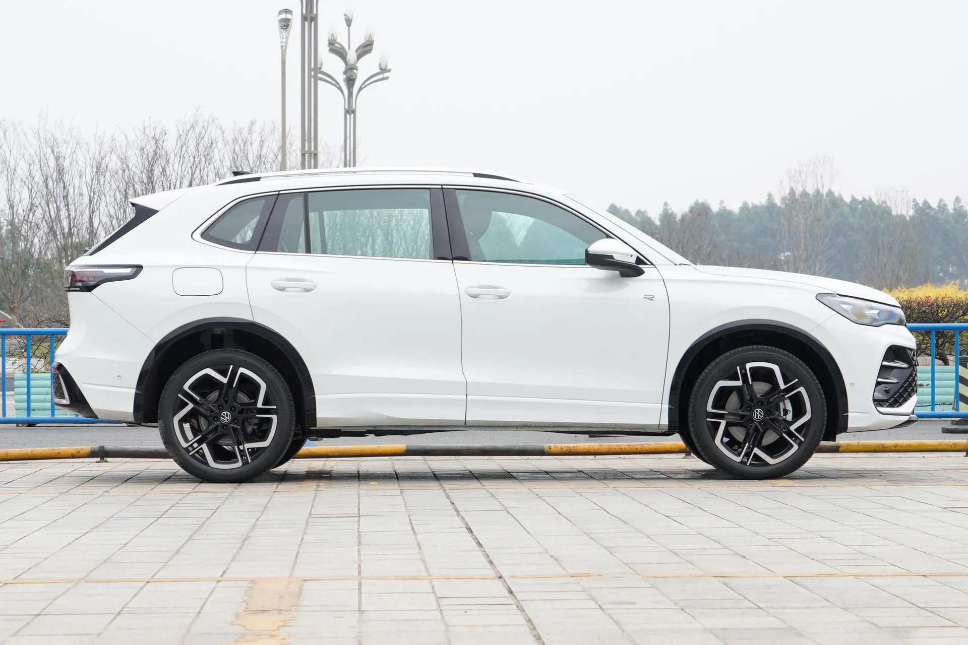  Tiguan L Pro 380 TSI AWD R-Line Smart Premium