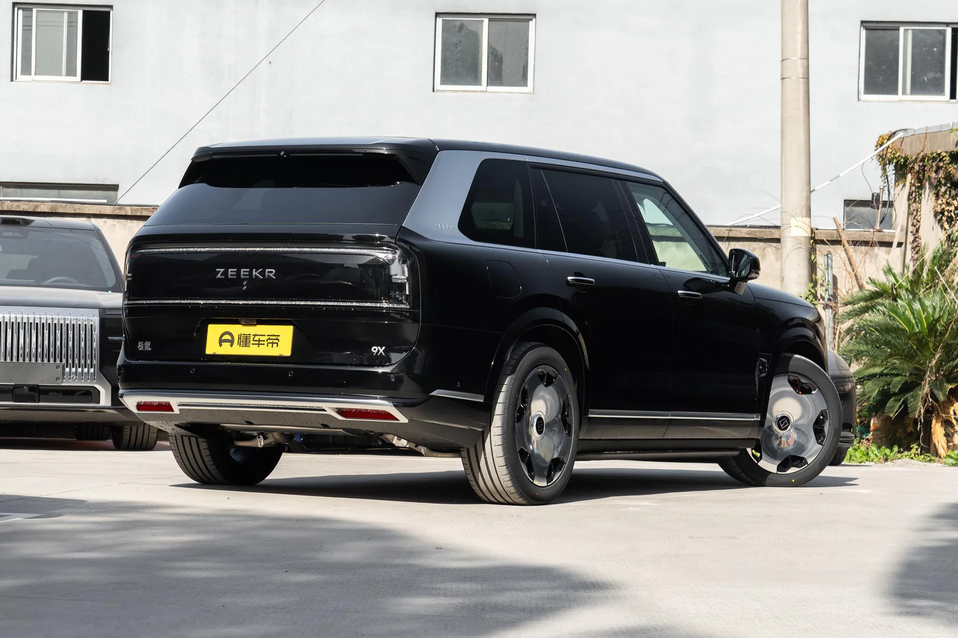  9X Hyper 70kWh Six-Seater
