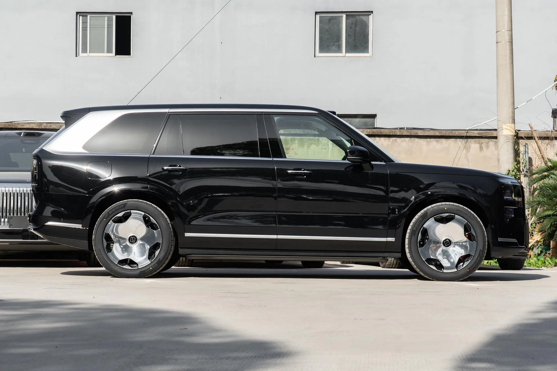  9X Hyper 70kWh Six-Seater