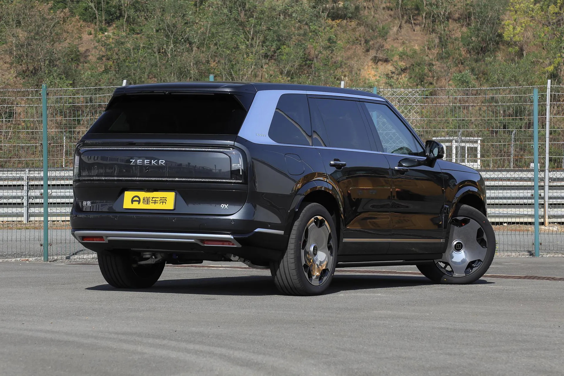  9X Hyper 70kWh Six-Seater