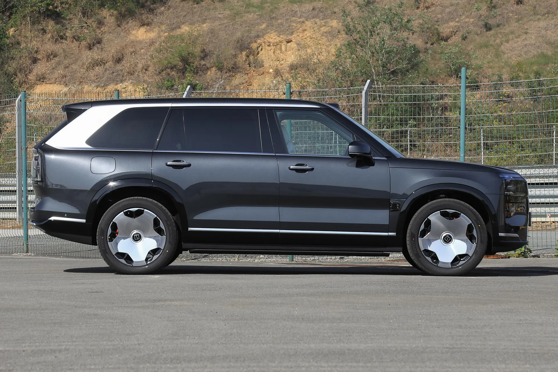  9X Hyper 70kWh Six-Seater