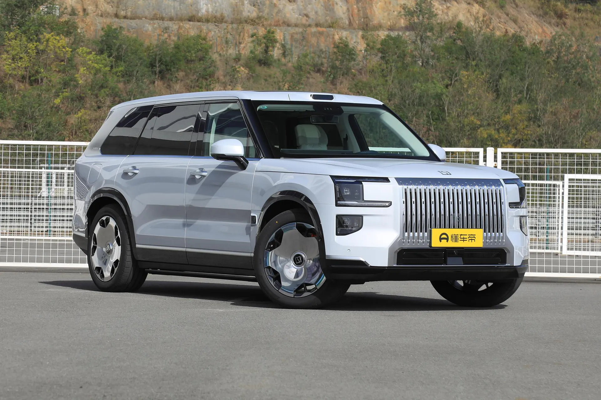  9X Hyper 70kWh Six-Seater
