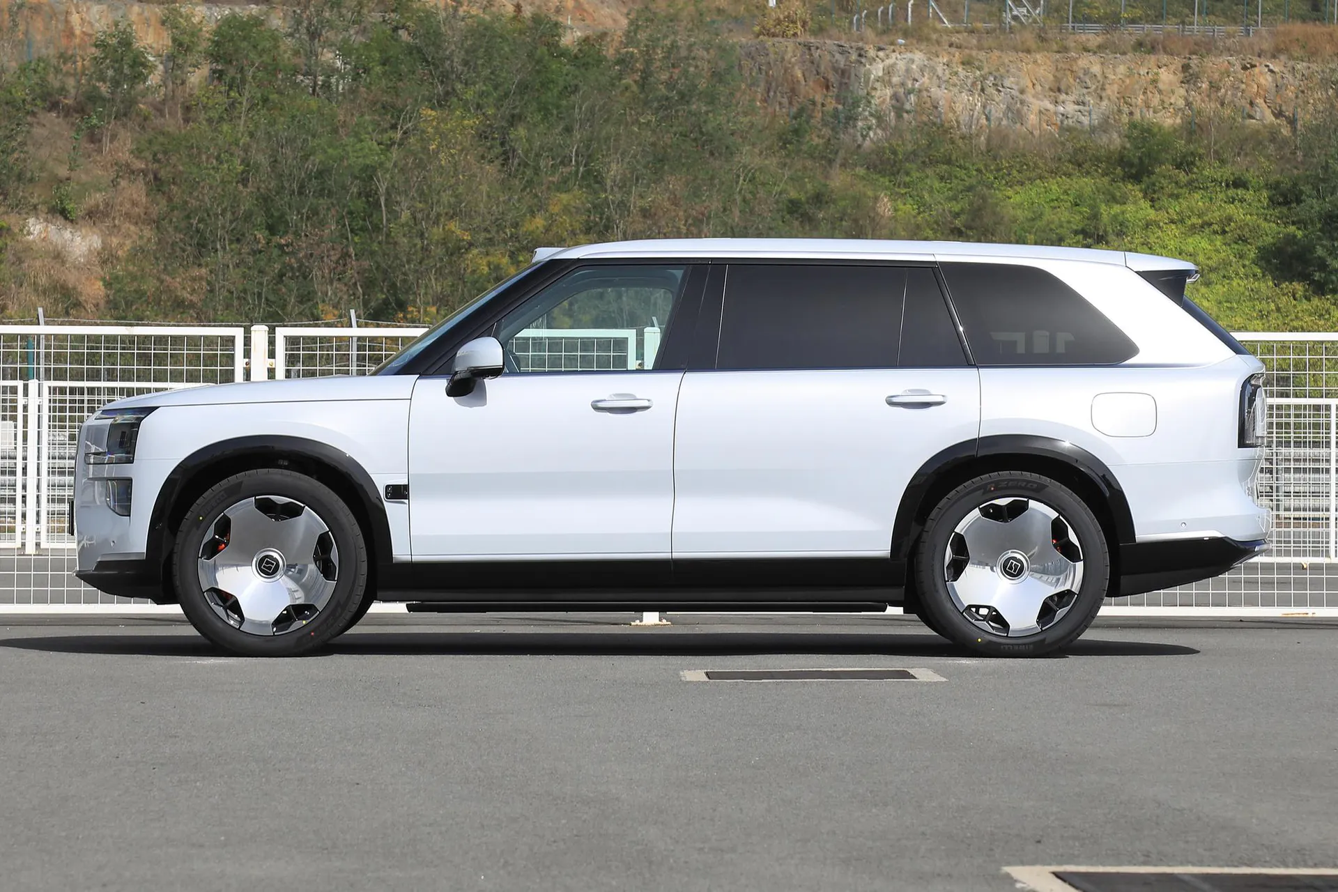  9X Hyper 70kWh Six-Seater