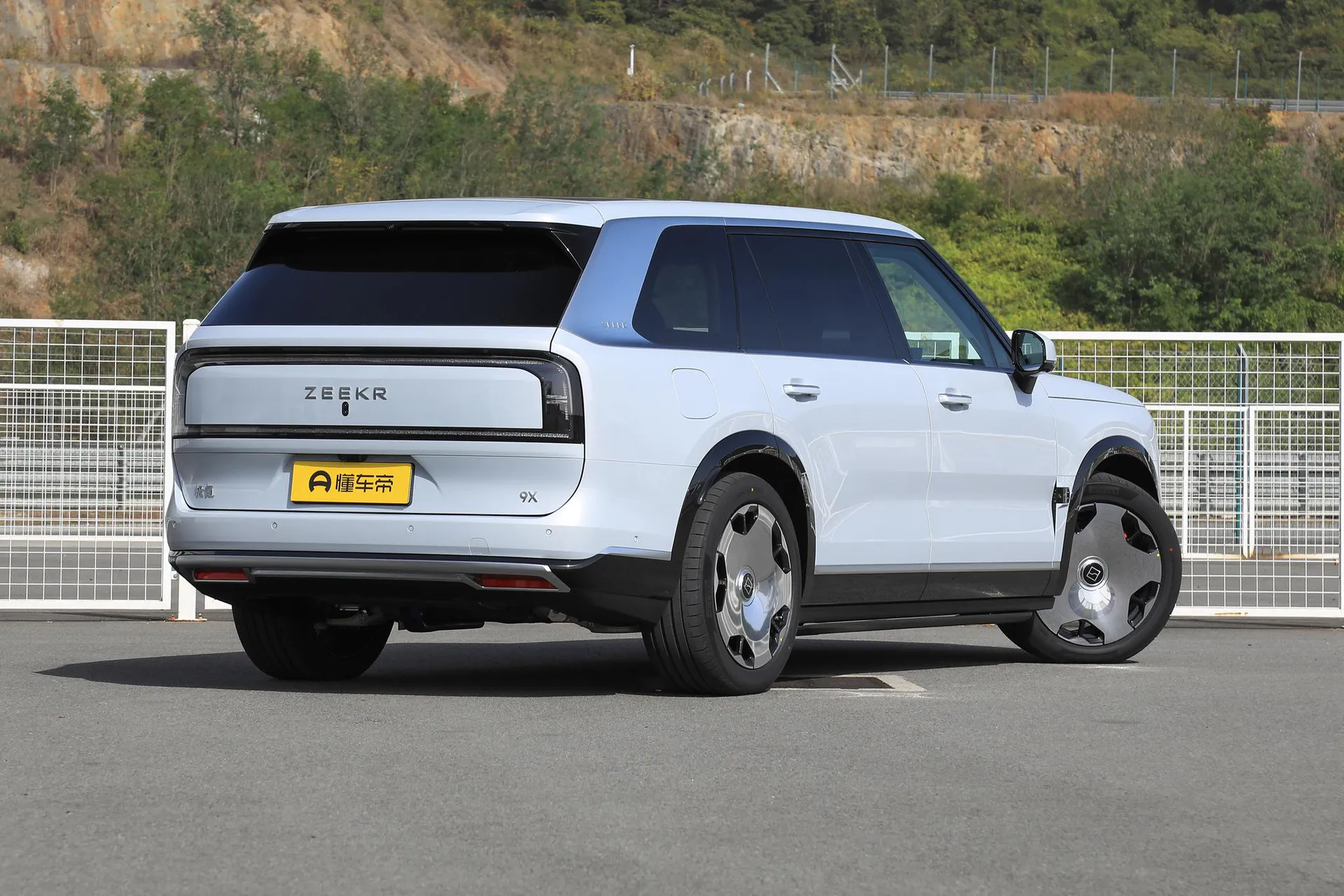  9X Hyper 70kWh Six-Seater