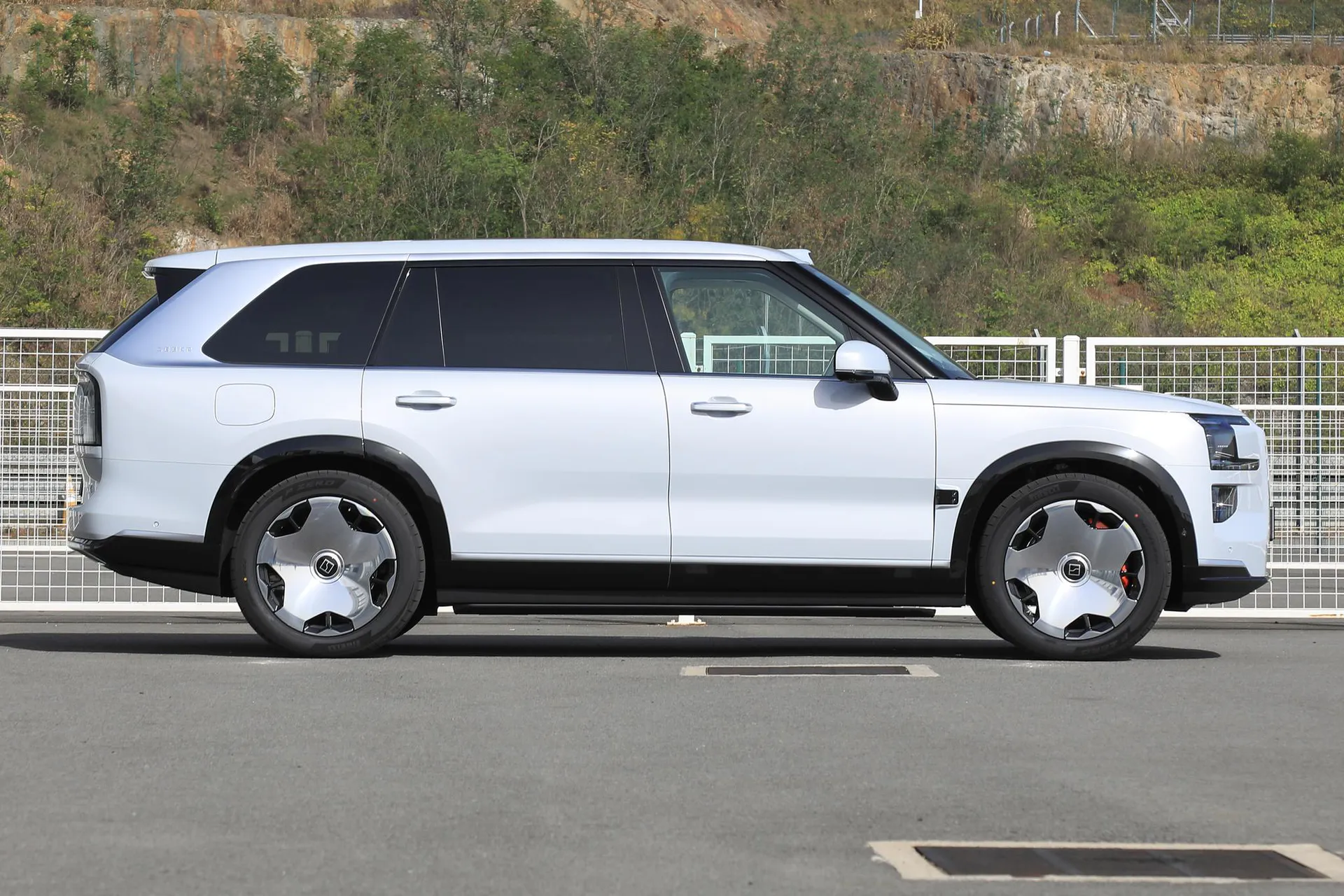  9X Hyper 70kWh Six-Seater