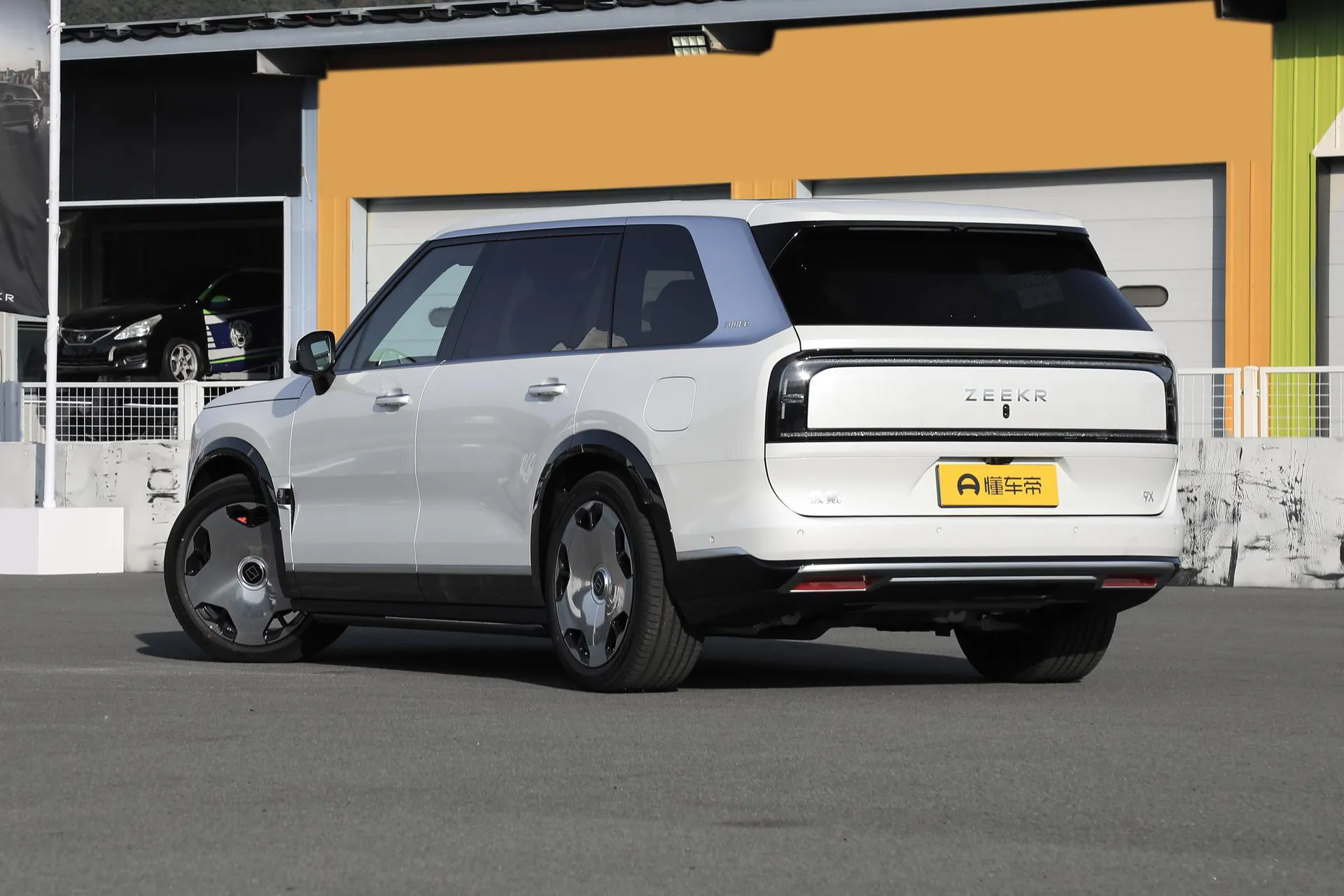  9X Hyper 70kWh Six-Seater