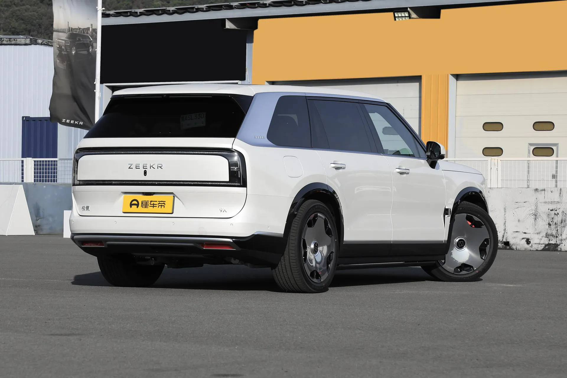  9X Hyper 70kWh Six-Seater