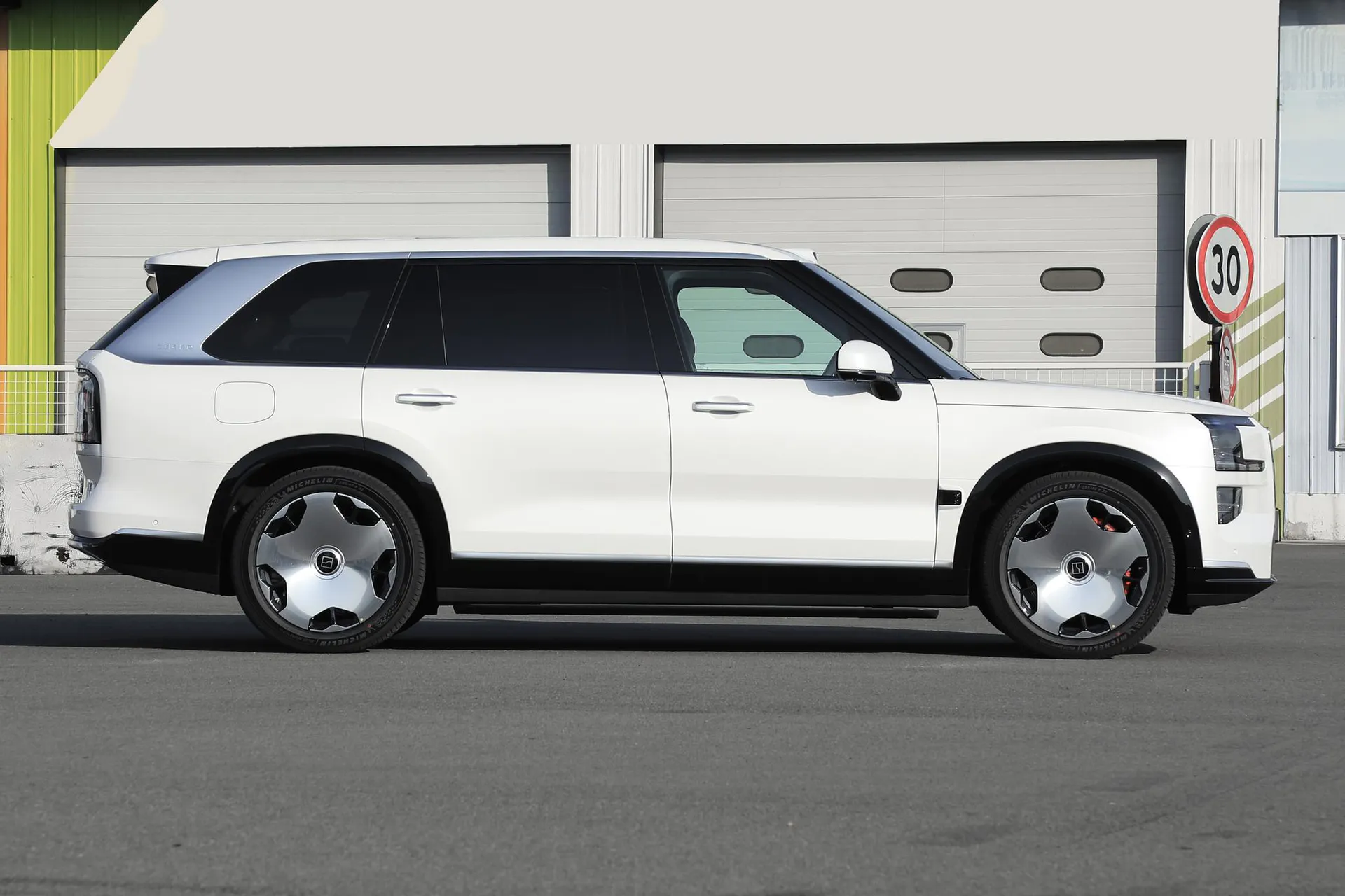  9X Hyper 70kWh Six-Seater